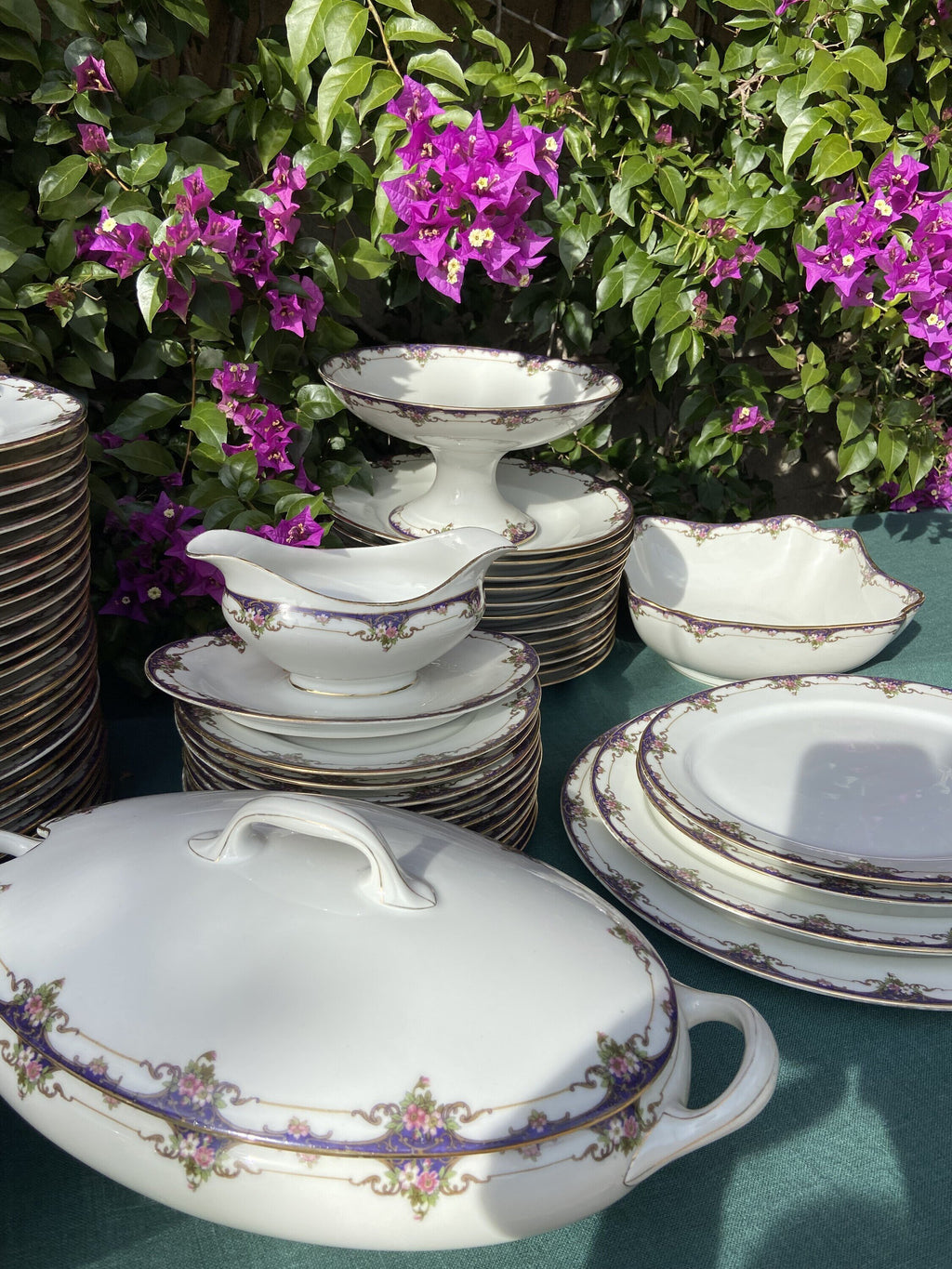 Vajilla en fina porcelana francesa de Limoges "W.G. & Cª"
