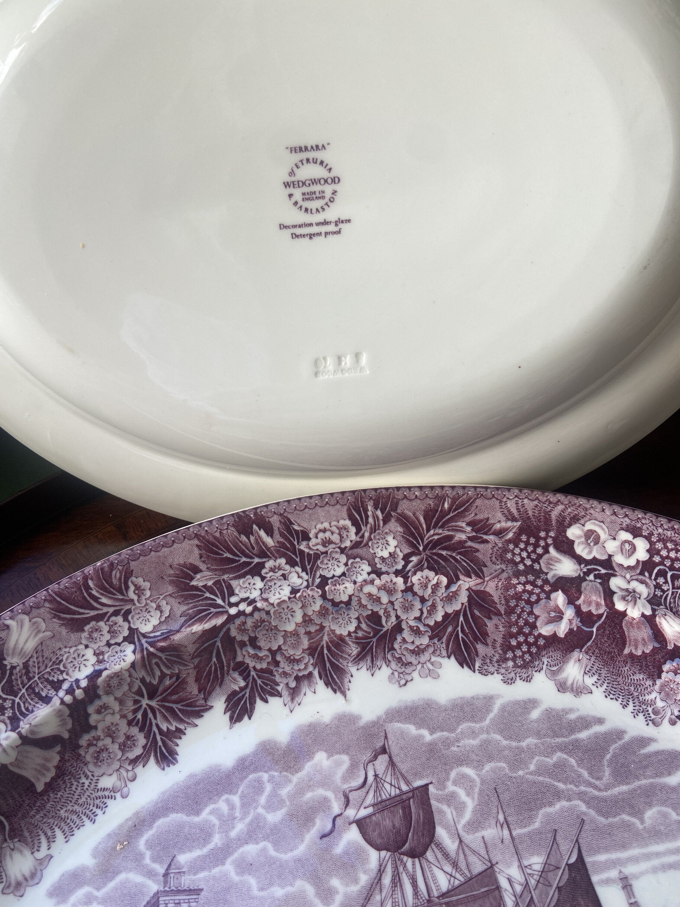 Fuentes en porcelana inglesa "Wedgwood".