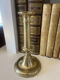 Candelabro de latón.