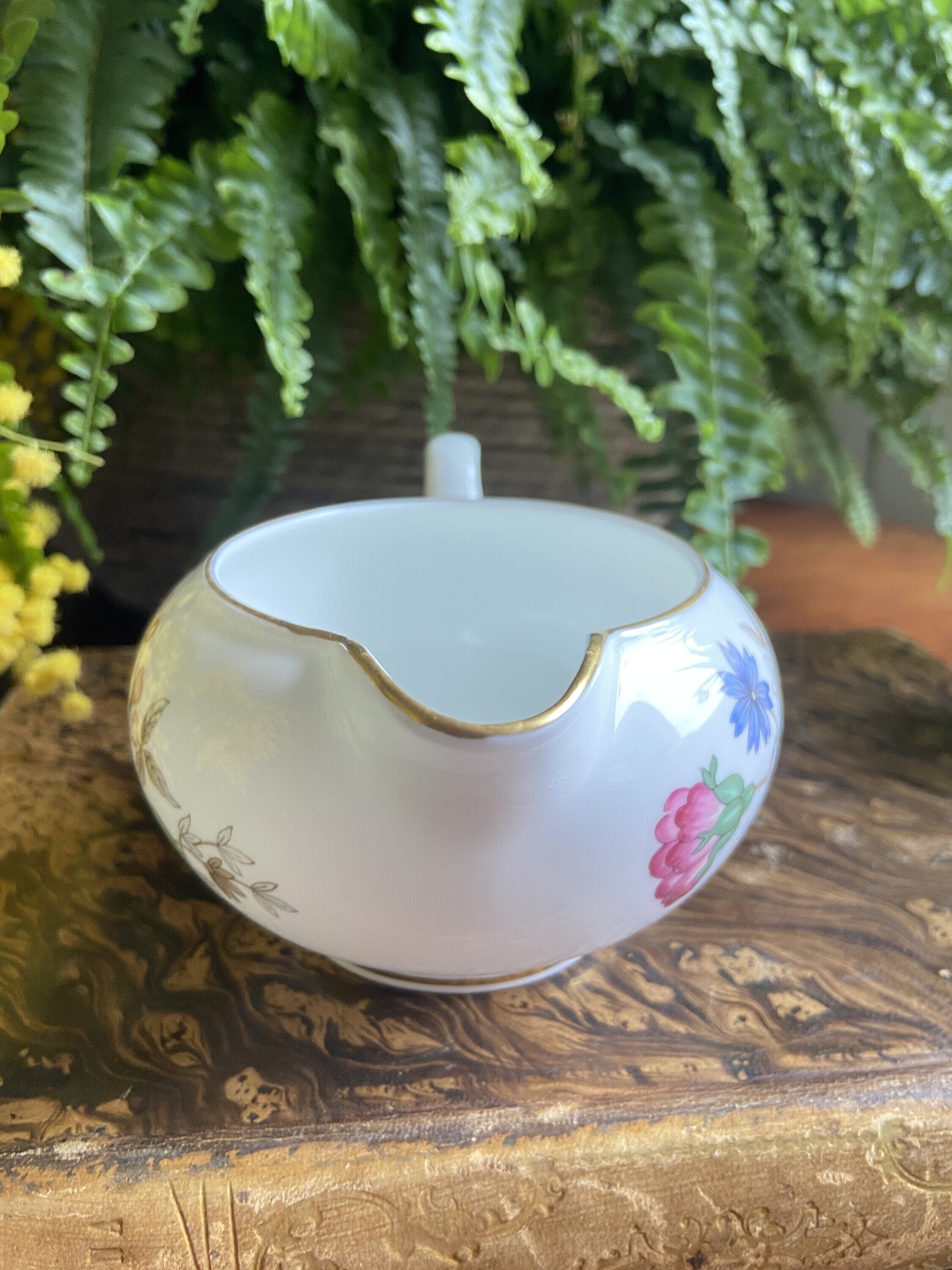 Jarra leche en porcelana inglesa "Wedgwood"