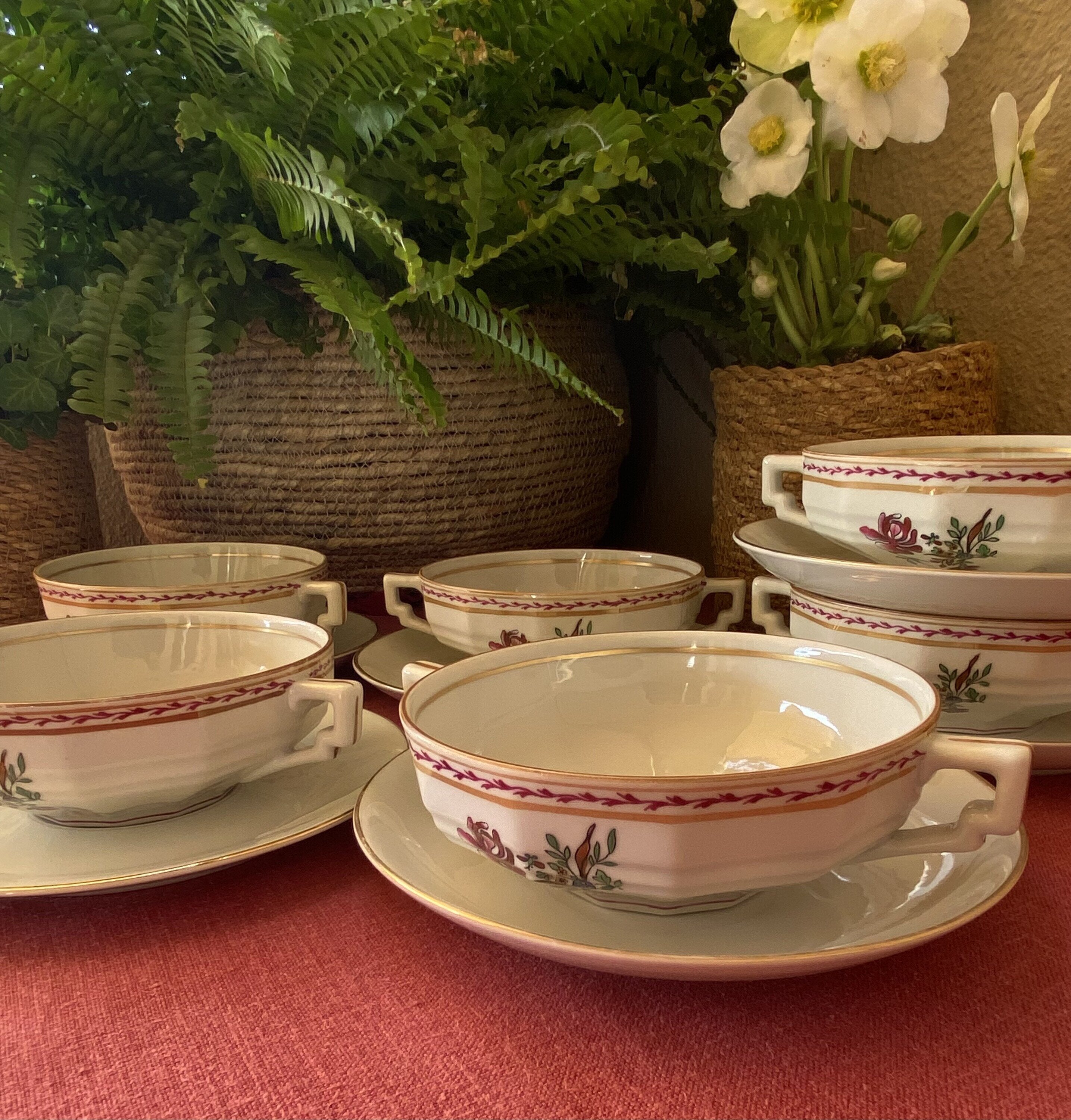 6 tazas de consomé en porcelana "Vista Alegre"