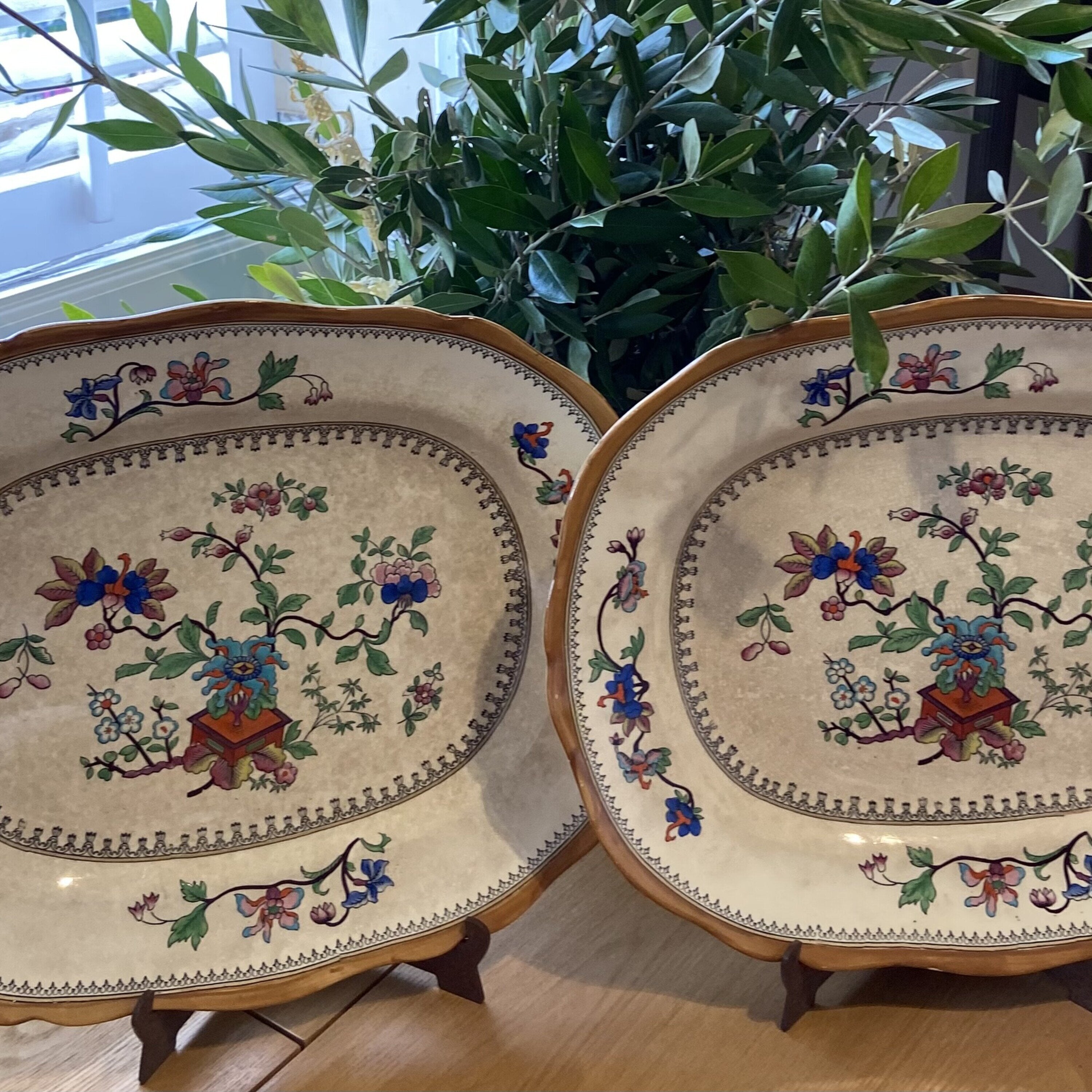 Pareja de fuentes medianas en loza inglesa "Coalport" Kings Ware