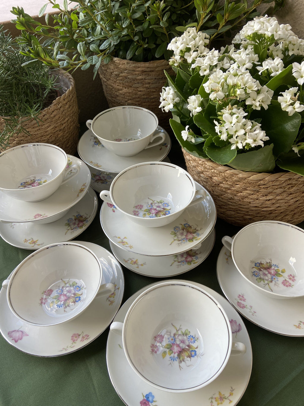 9 tazas consomé en porcelana alemana "Llorm" Bavaria.