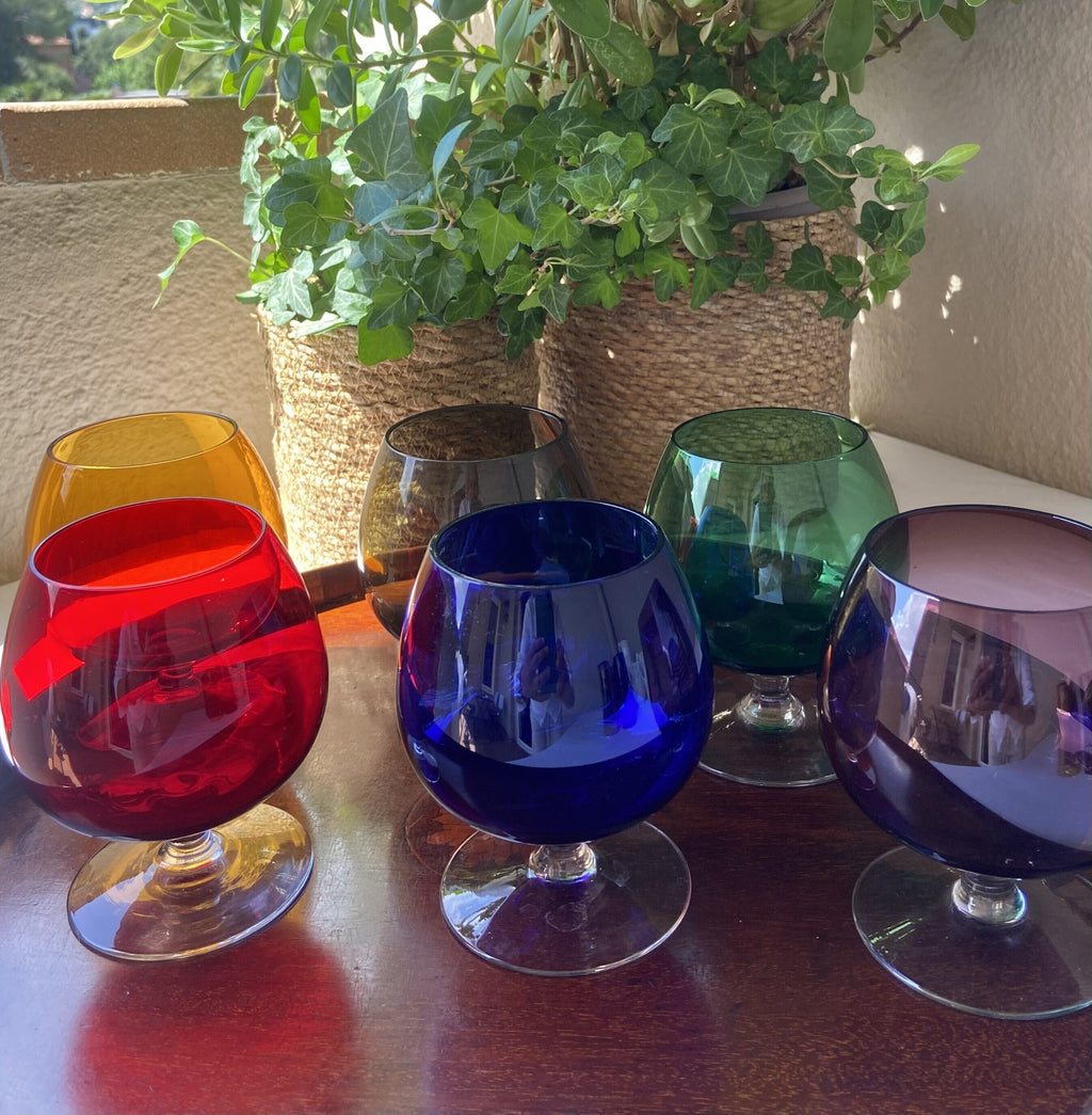 6 copas de diferentes colores