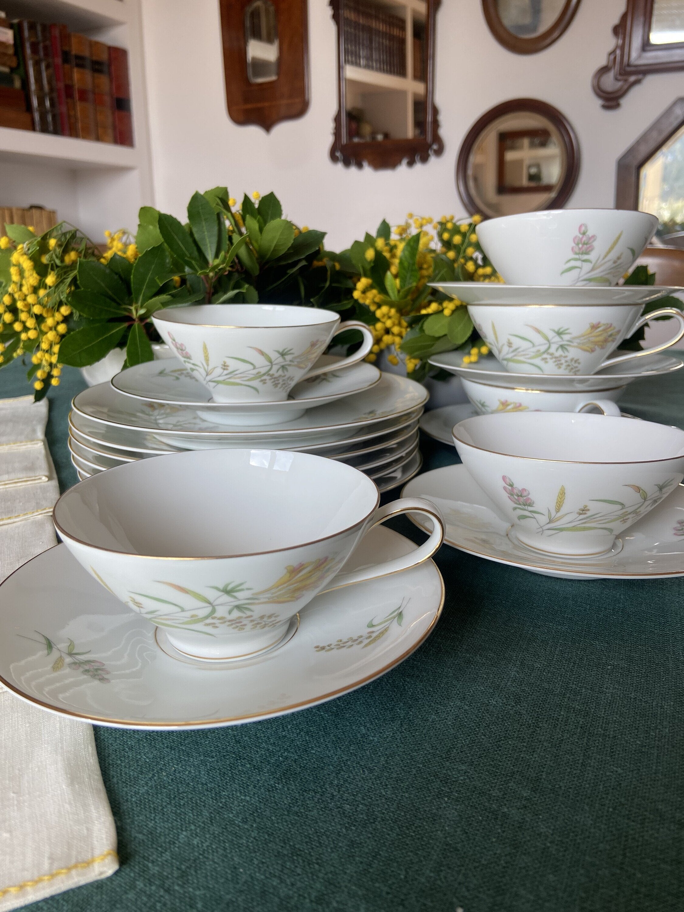 6 tazas de té y 6 platos de merienda en porcelana alemana "Rossenthal"