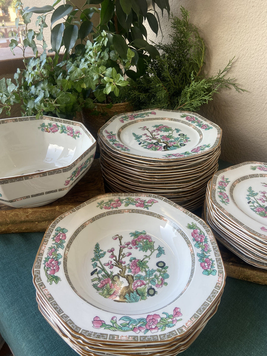 Vajilla en fina porcelana inglesa "Wood & Sons"