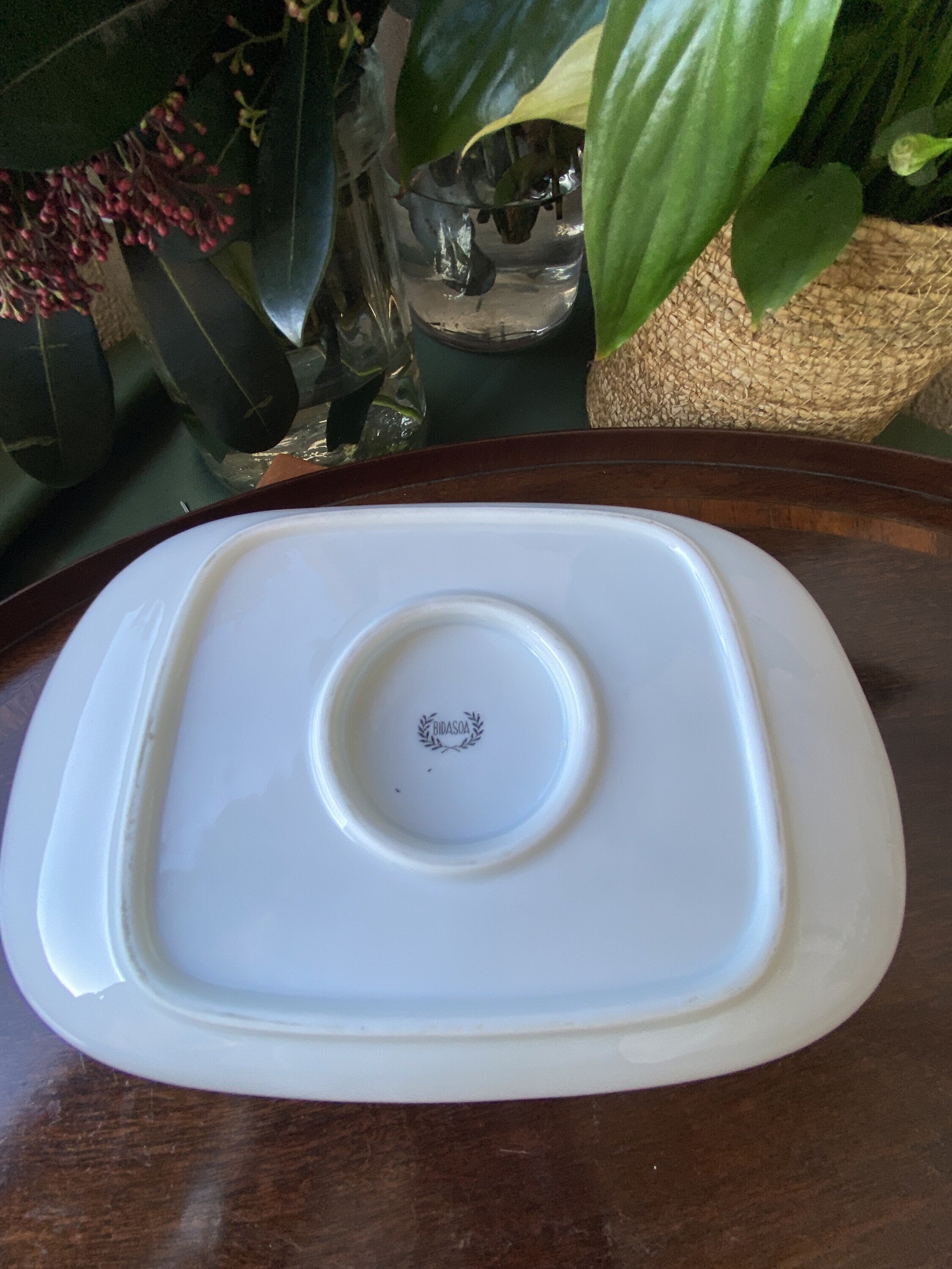 Salsera vela en porcelana blanca "Bidasoa".