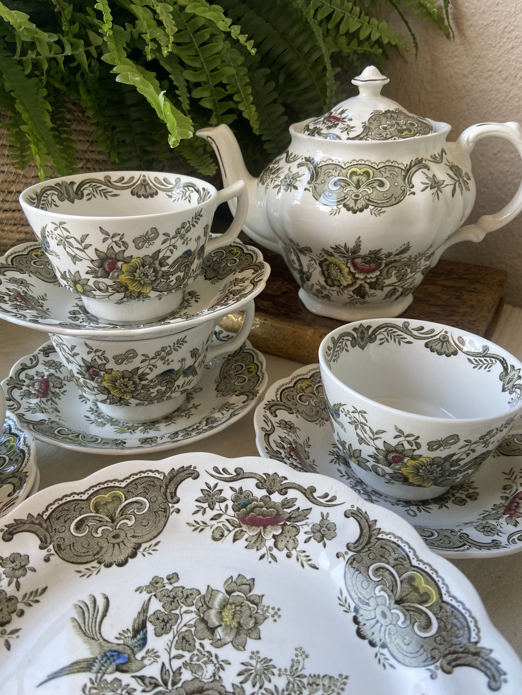 Tetera, 5 tazas de té/desayuno y 5 platos merienda en loza inglesa "Ridgway"