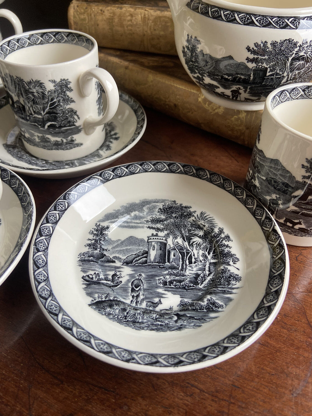 Juego de café en porcelana inglesa "Wedgwood" (mod. Lugano).