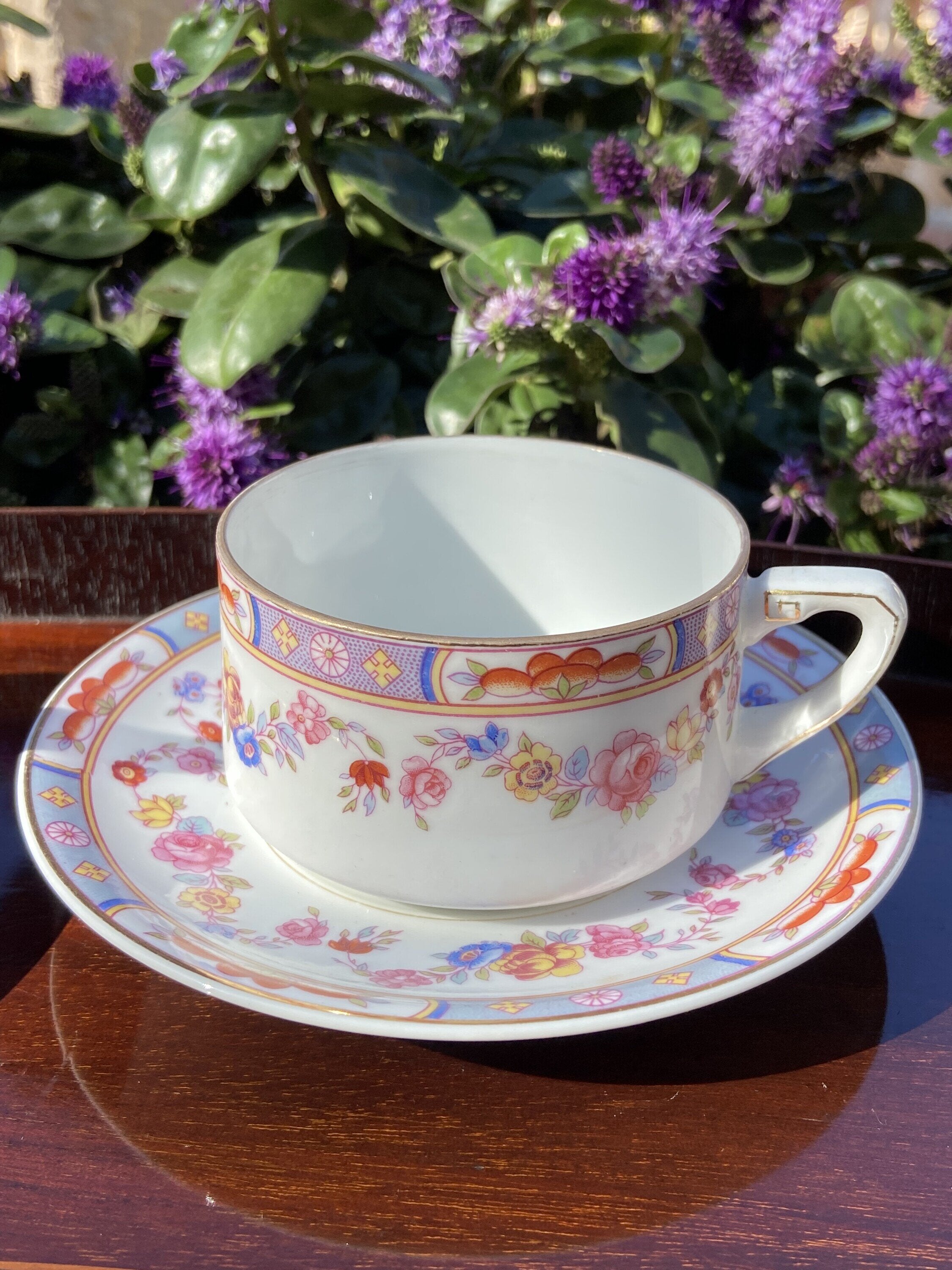 Pareja de tazas con plato en fina porcelana alemana "Schönwald".