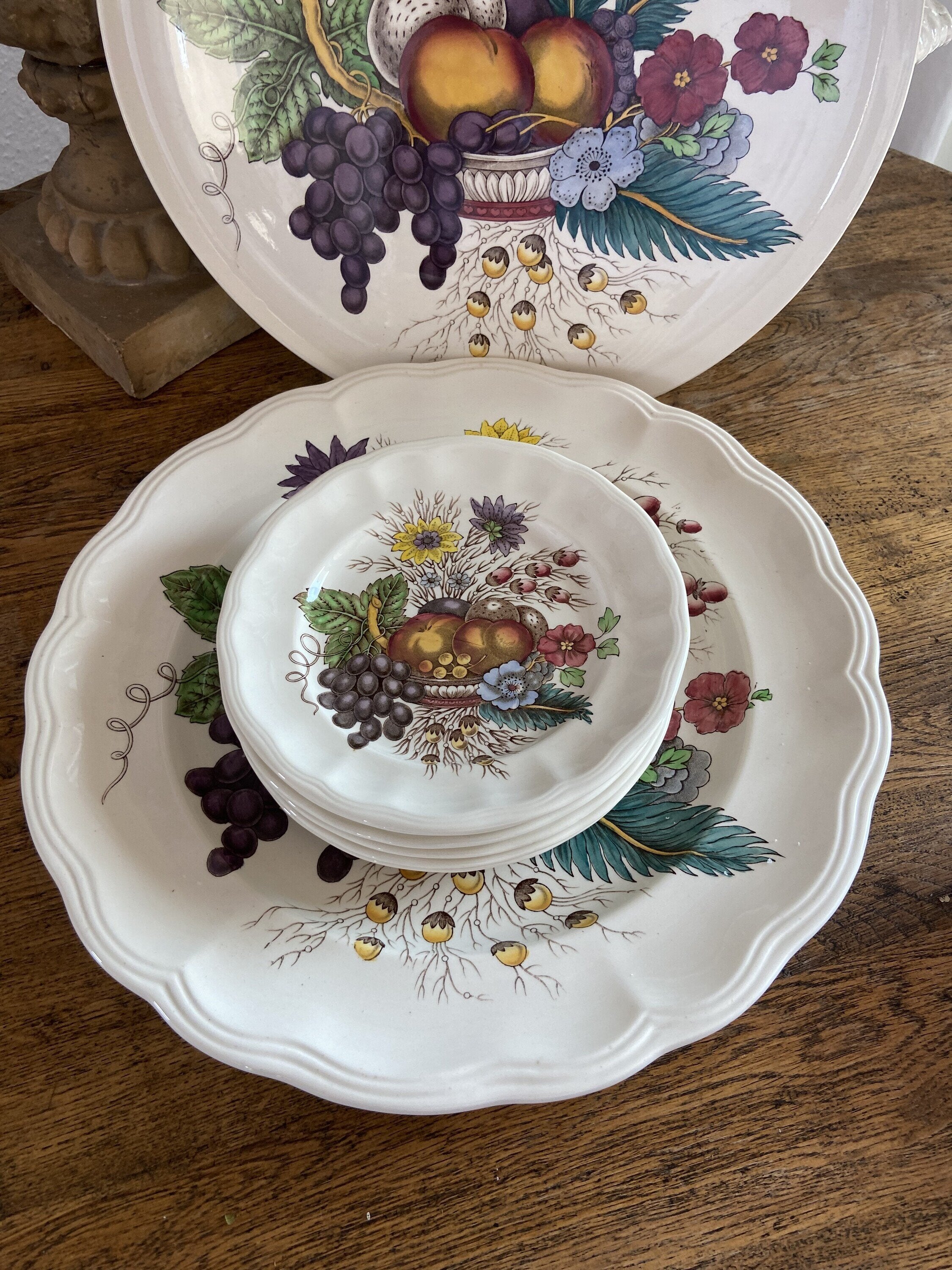Fuente y 6 platos de merienda en loza inglesa "Spode".