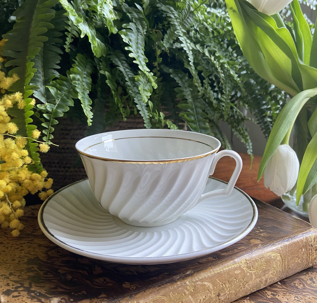 Taza desayuno en porcelana blanca