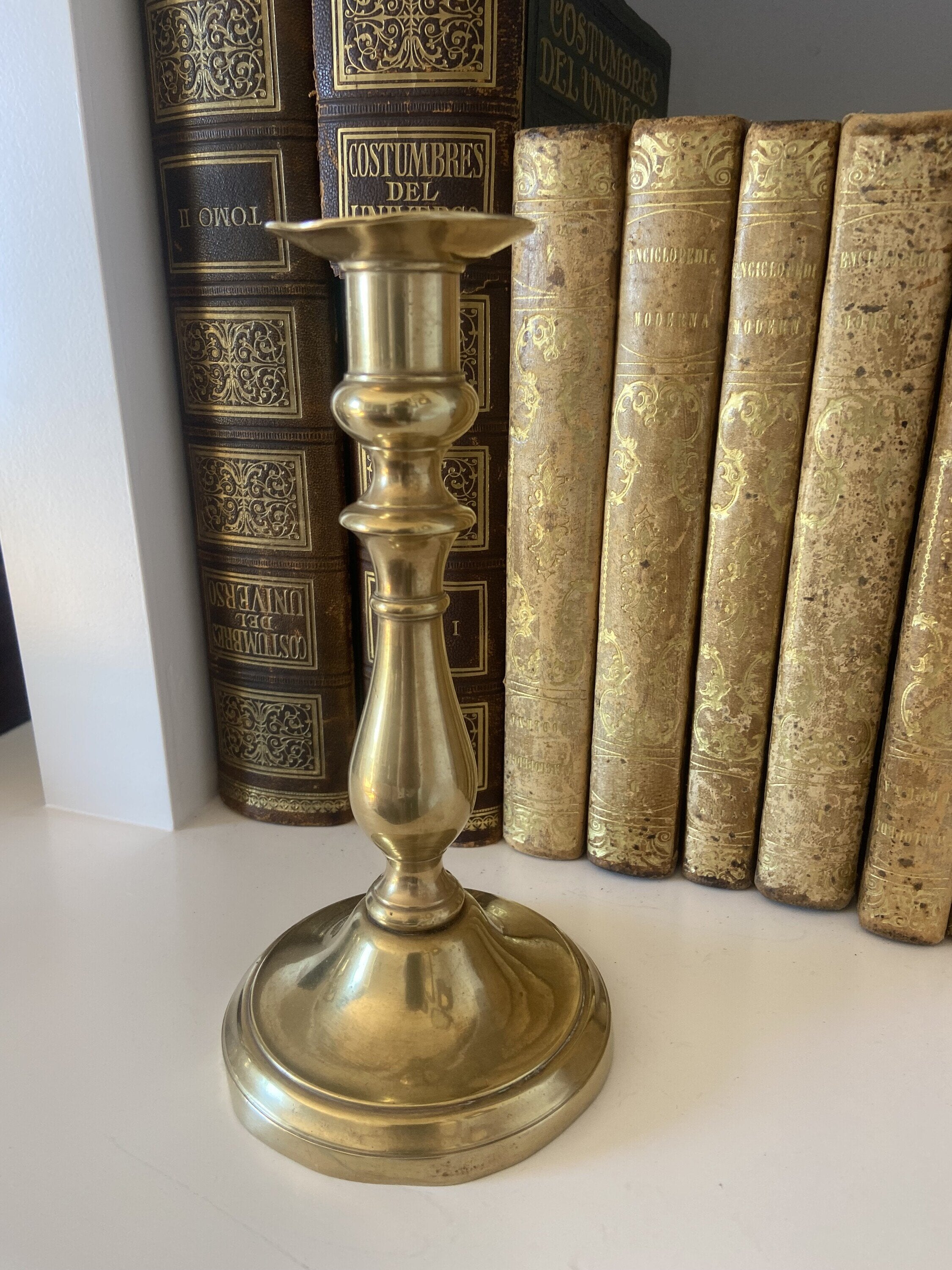 Candelabro de latón