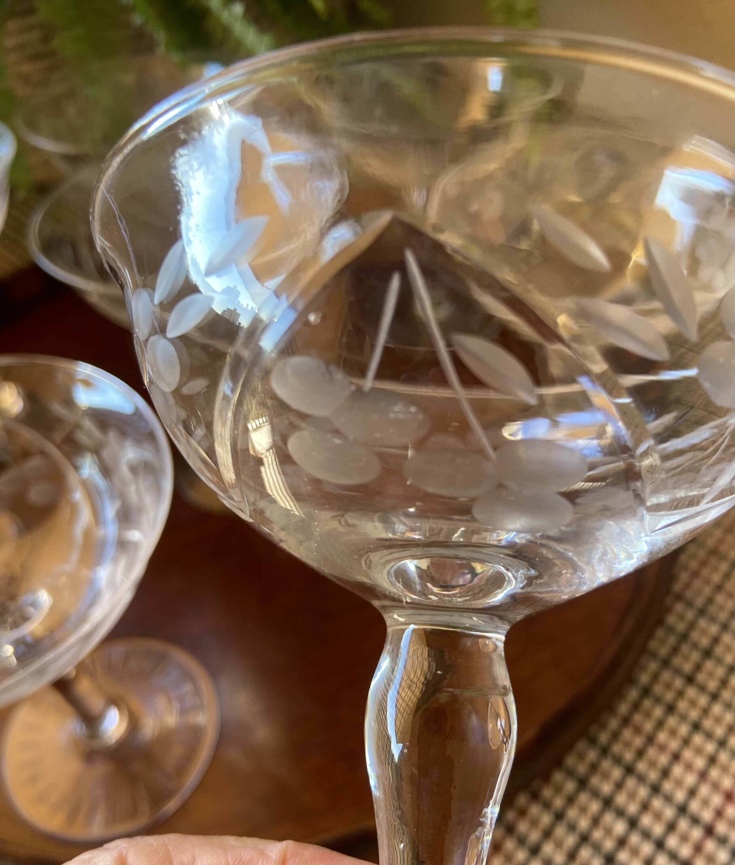 8 copas cava en vidrio  tallado.