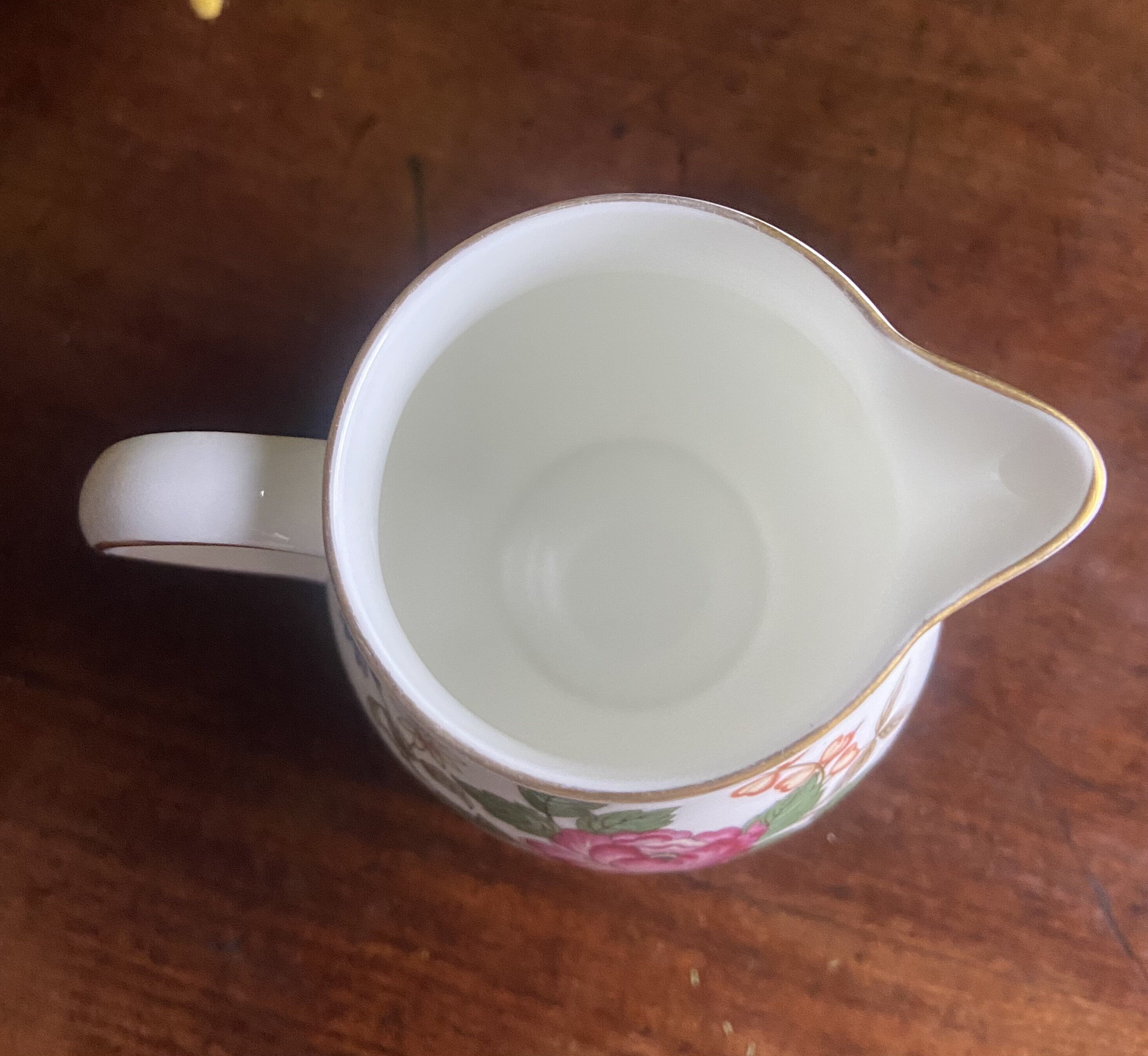 Jarrita de leche en loza inglesa "Wedgwood"