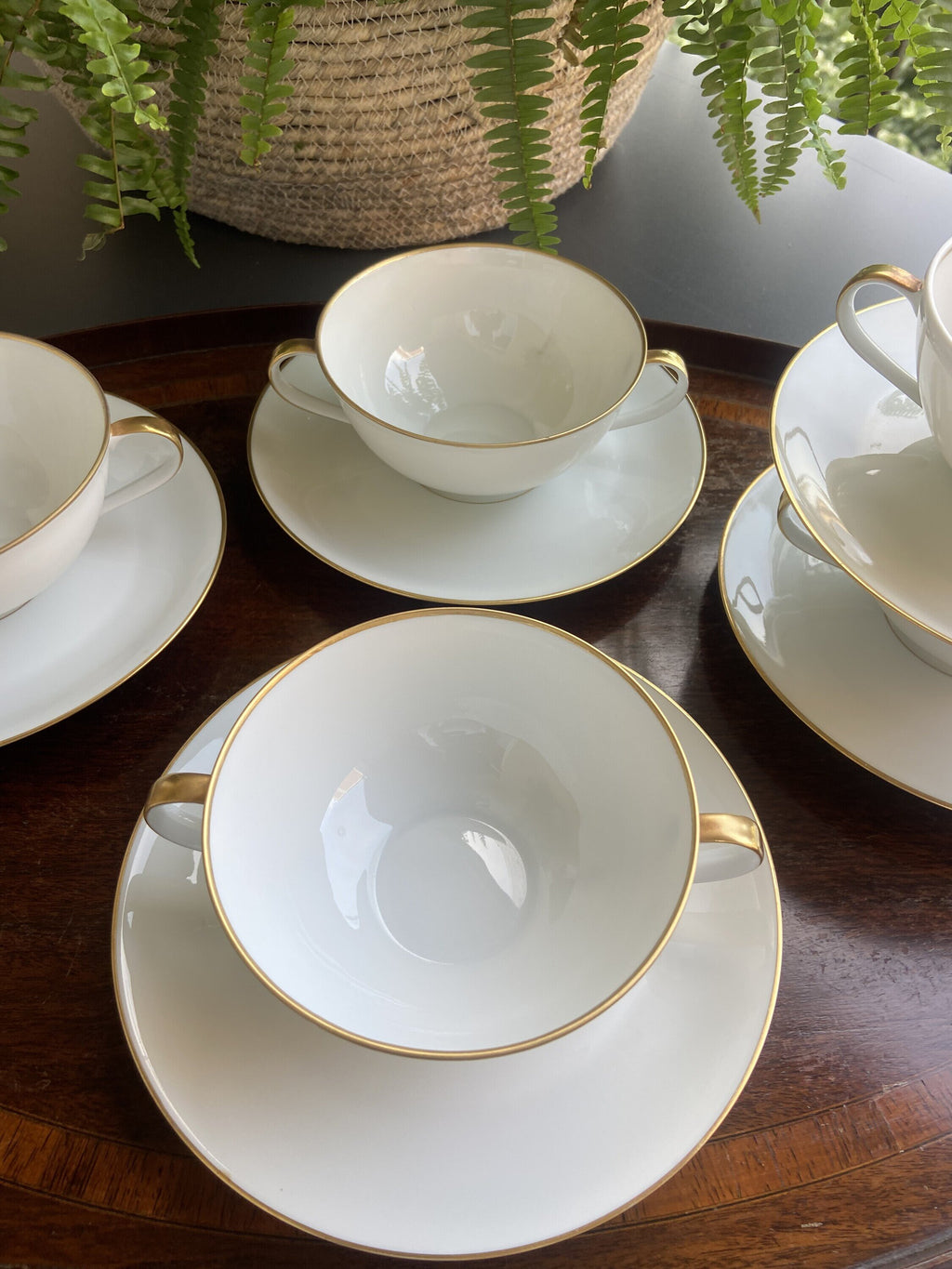5 tazas de consomé en porcelana francesa de "Limoges".