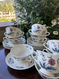 9 tazas de consomé en loza inglesa "Wedwood".