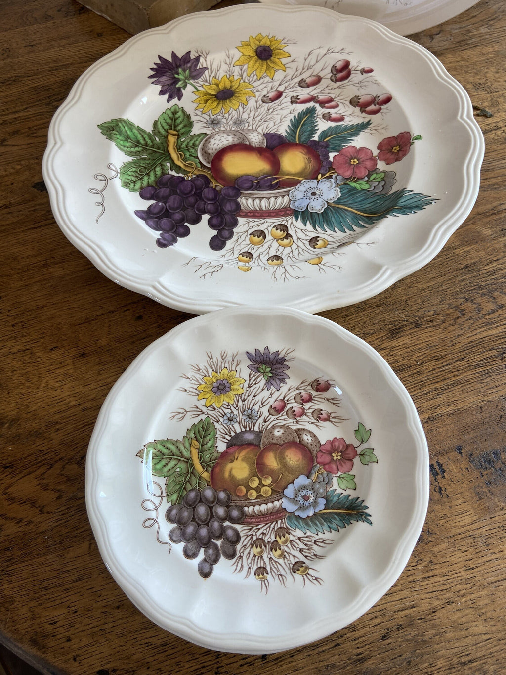 Fuente y 6 platos de merienda en loza inglesa "Spode".