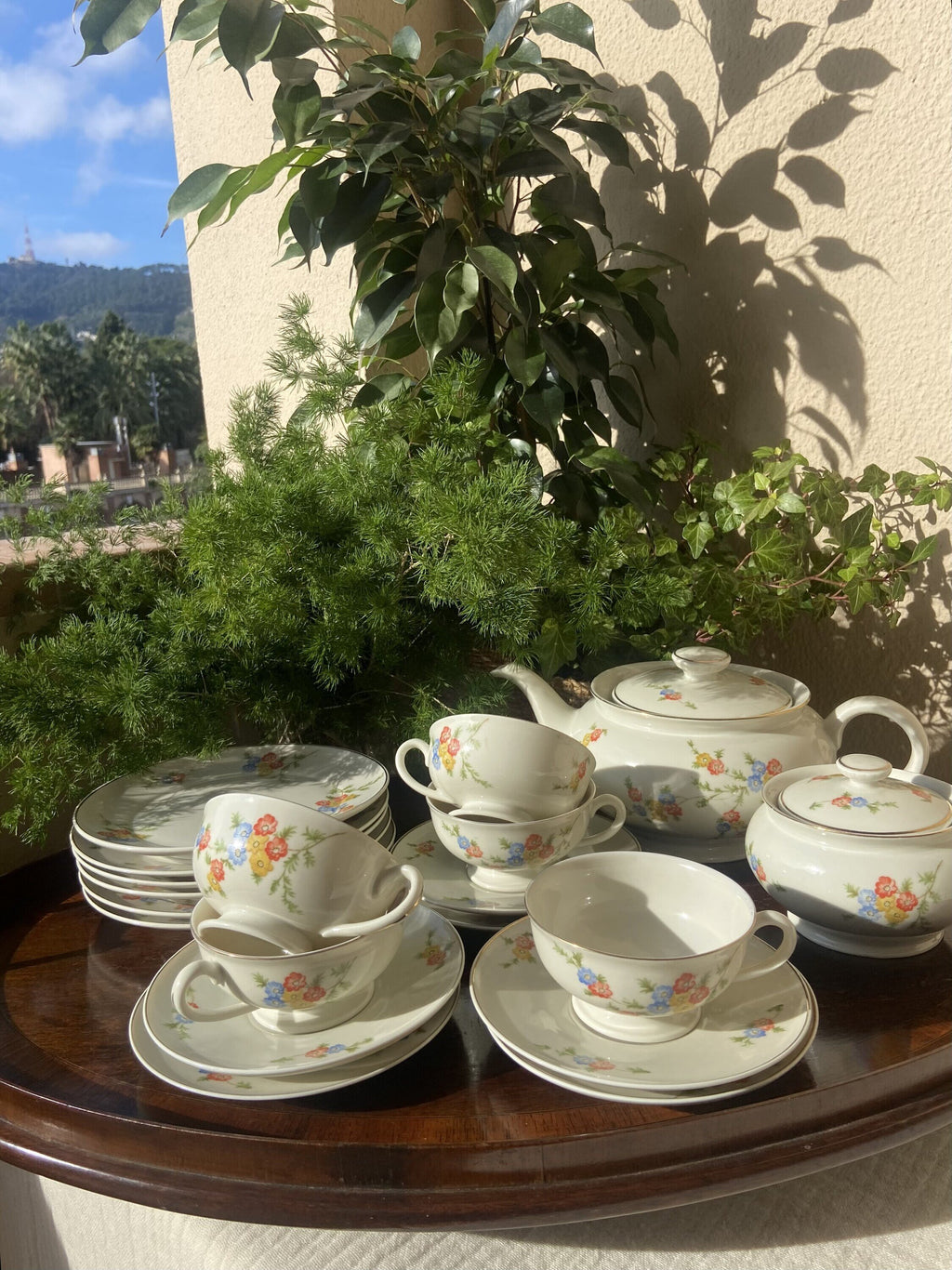 Juego de té y 6 platos de merienda en porcelana suiza "Langenthal"