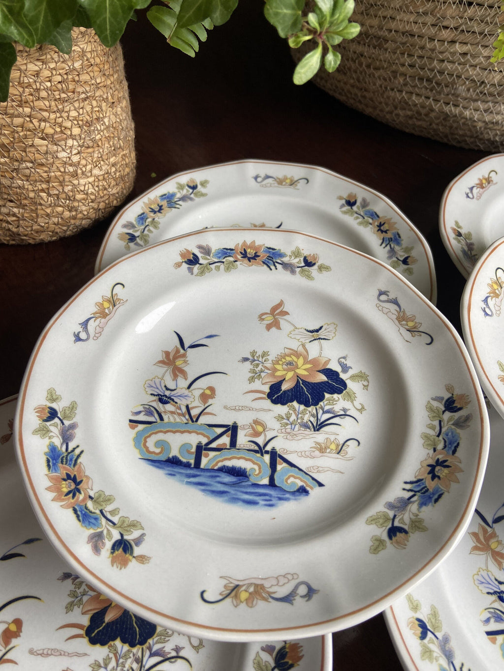 6 platos de merienda y bol en porcelana inglesa "Wedgwood"