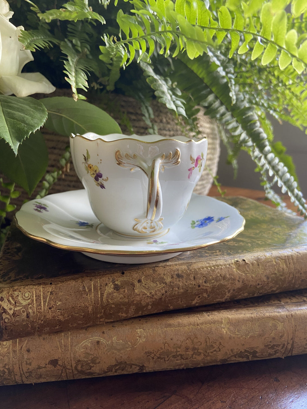 Taza de té en porcelana alemana "Meissen".