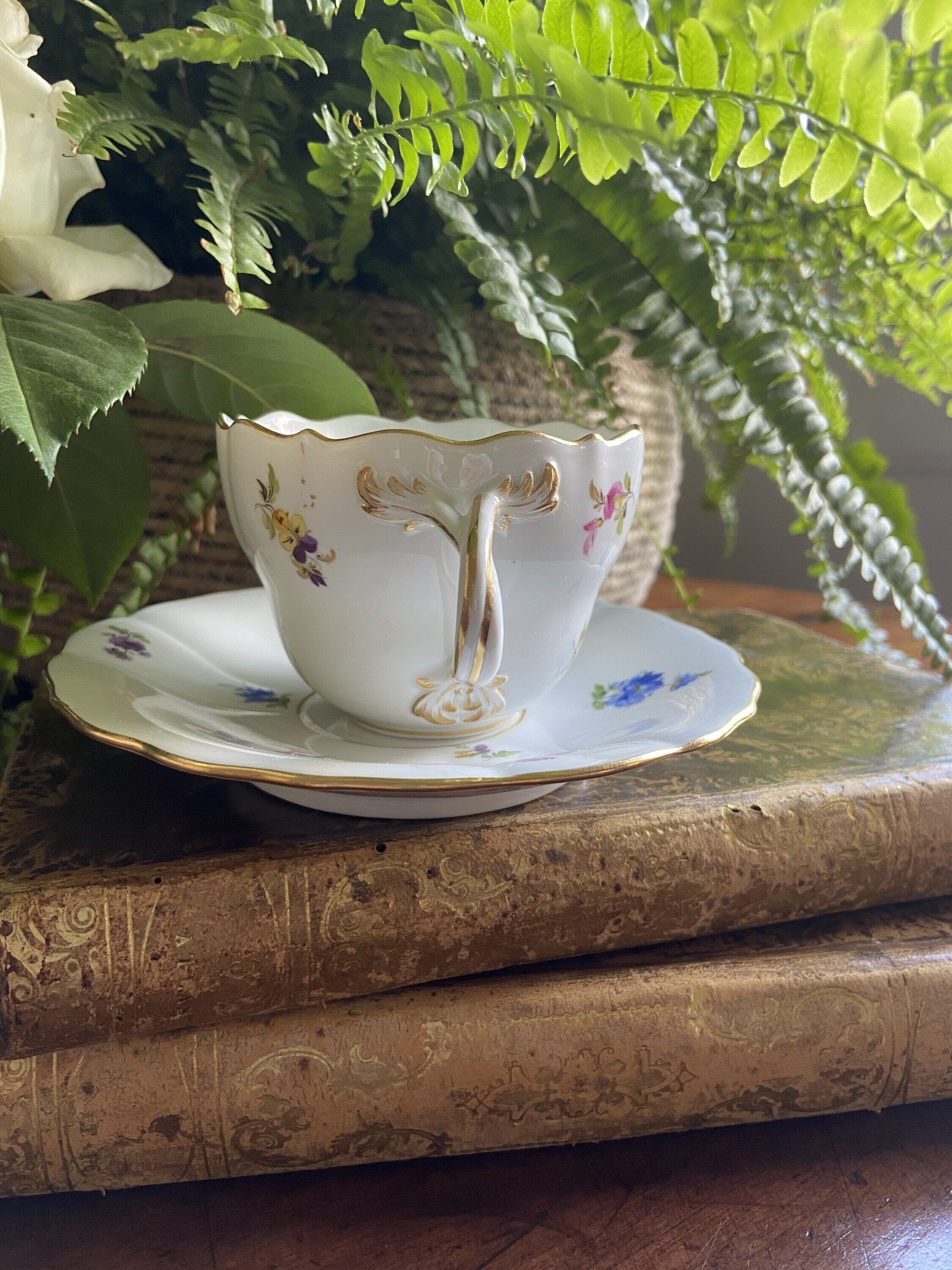 Taza de té en porcelana alemana "Meissen".