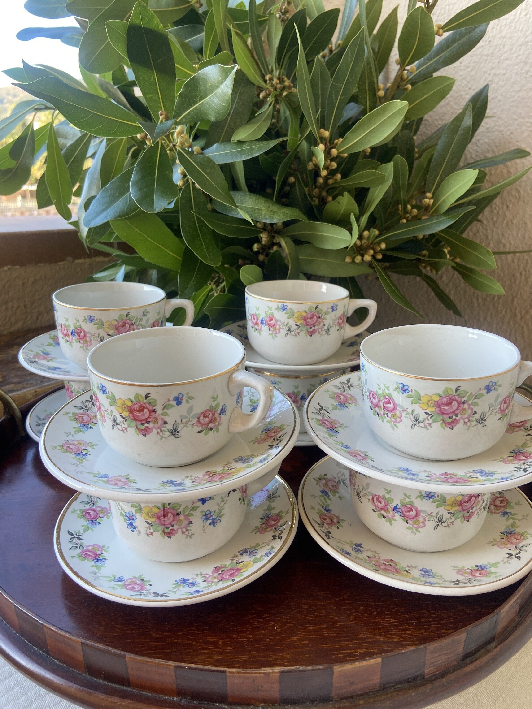 8 tazas de café en loza "Ibero Tanagra", Santander.