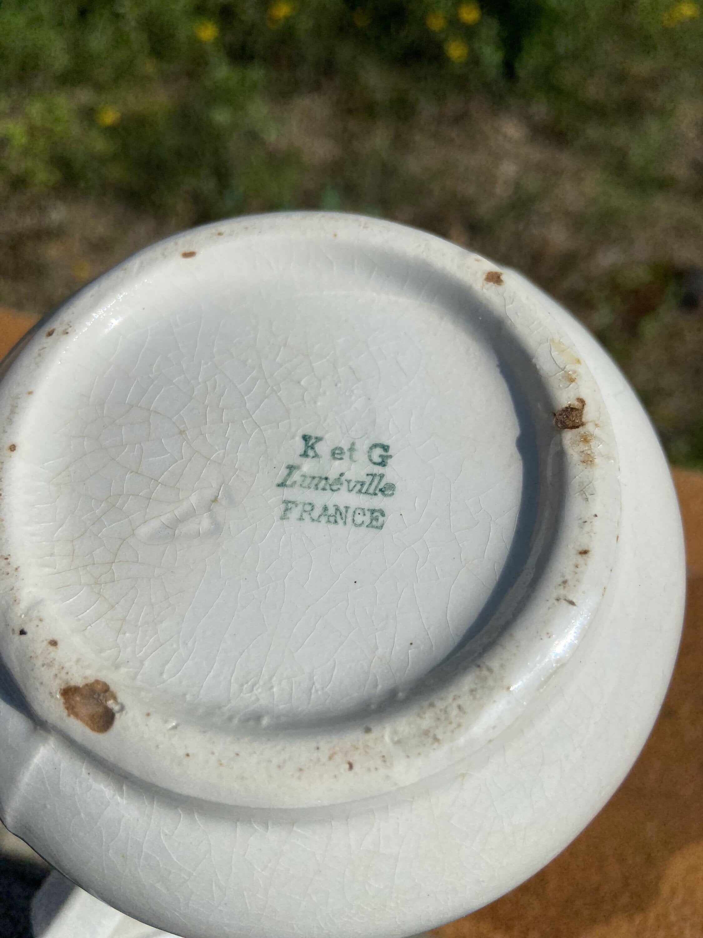 Jarra en loza blanca francesa "K et G" Lunéville.