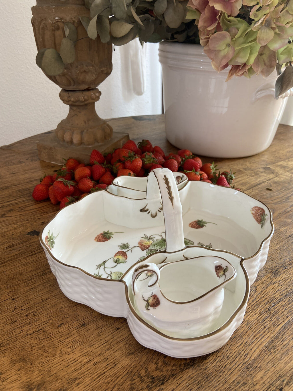 Cesta en porcelana inglesa "Copeland".