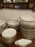 Vajilla en porcelana blanca con filo dorado "Bidasoa". para 8 comensales