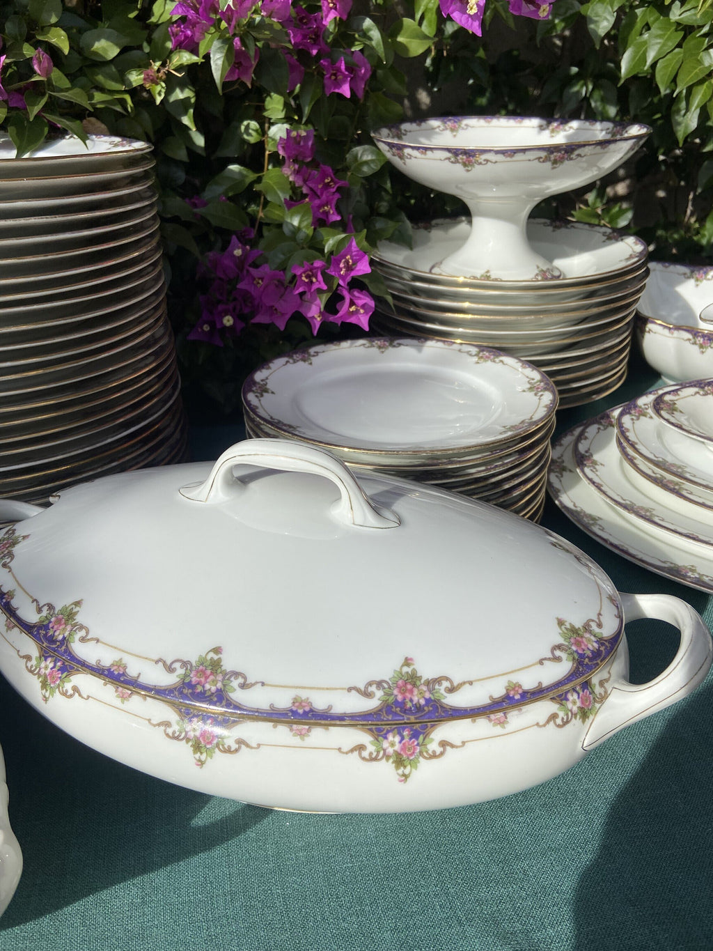 Vajilla en fina porcelana francesa de Limoges "W.G. & Cª"