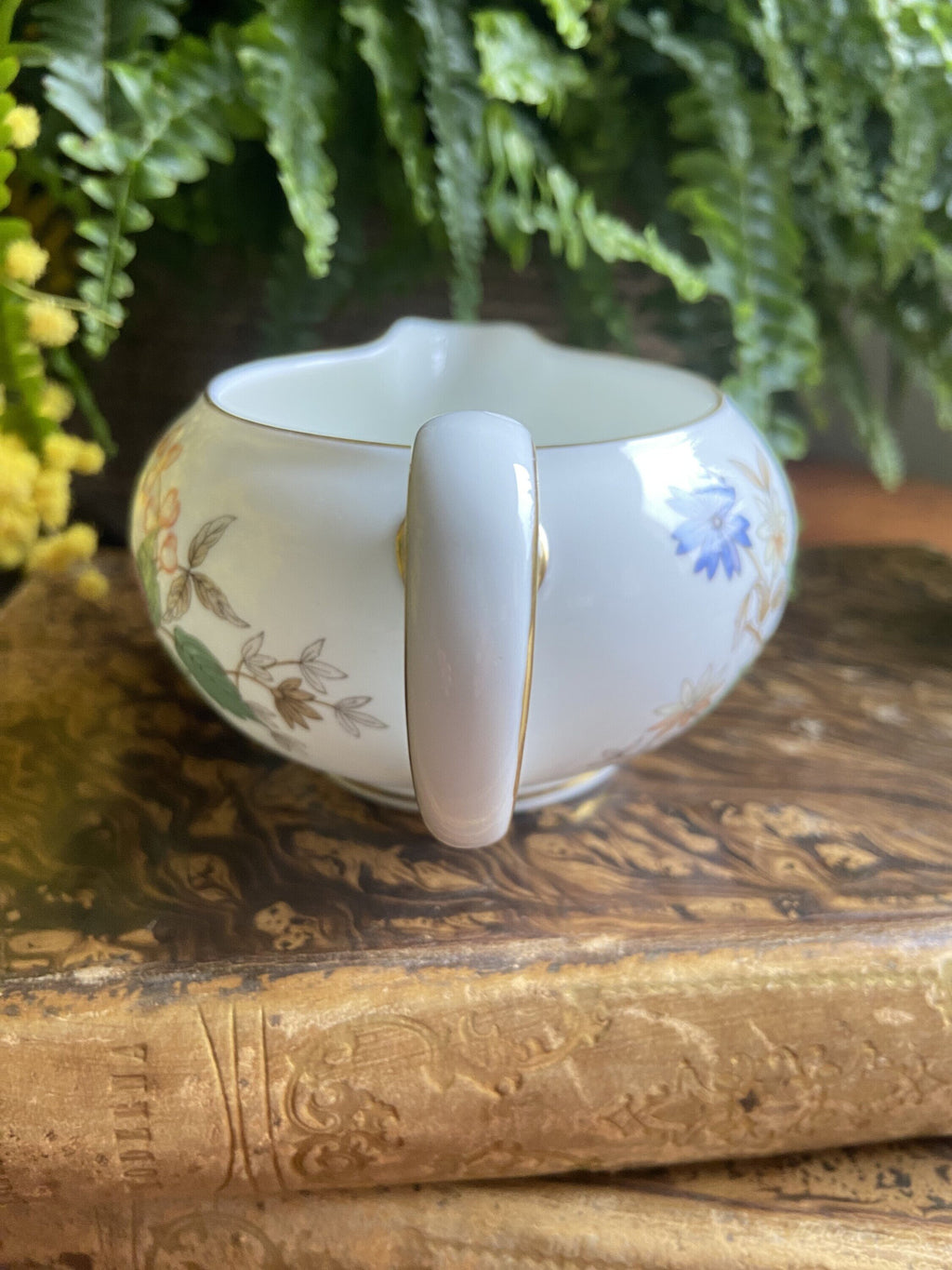 Jarra leche en porcelana inglesa "Wedgwood"