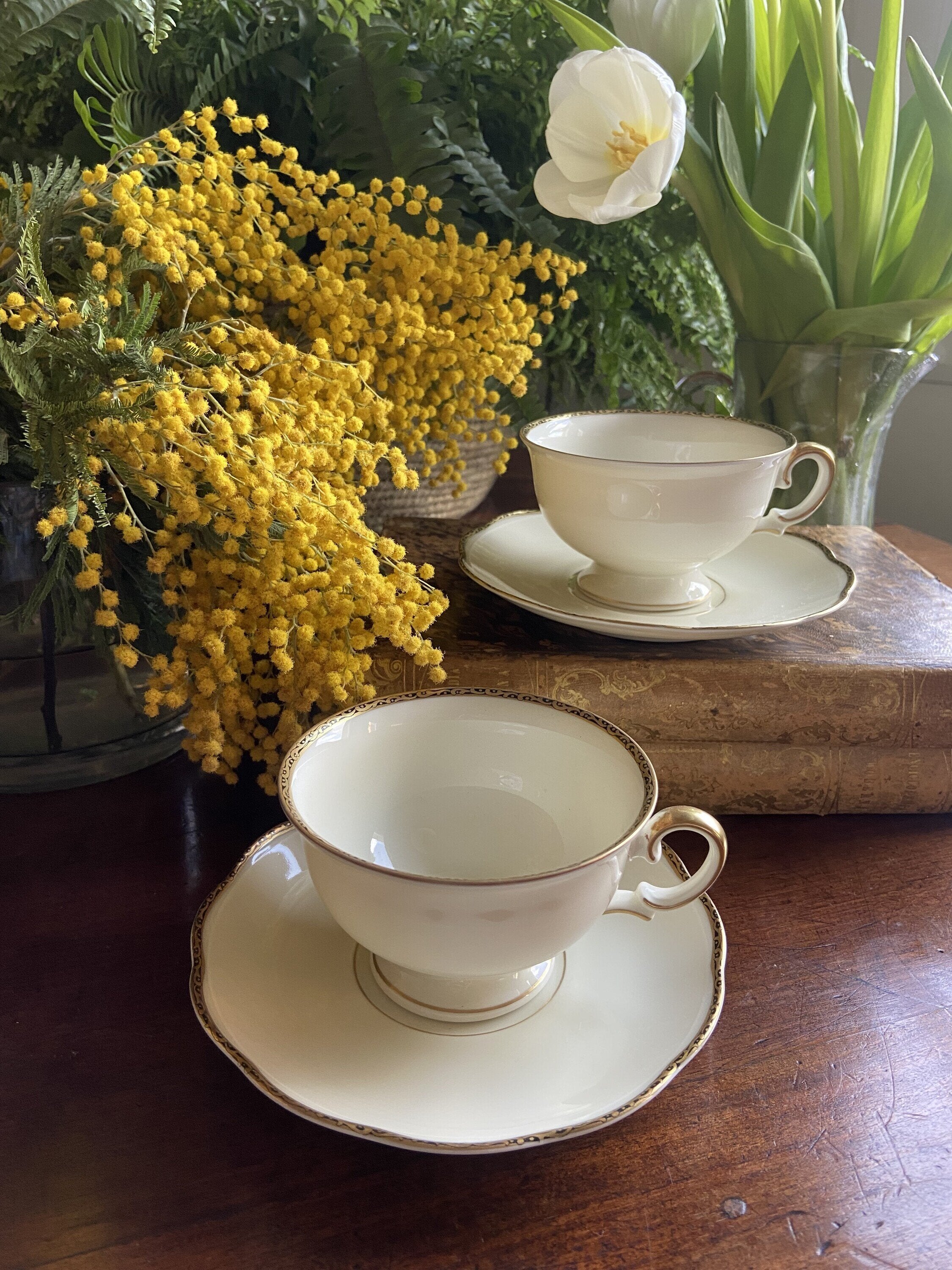 Pareja de tazas de té/desayuno en porcelana alemana K.P.M.