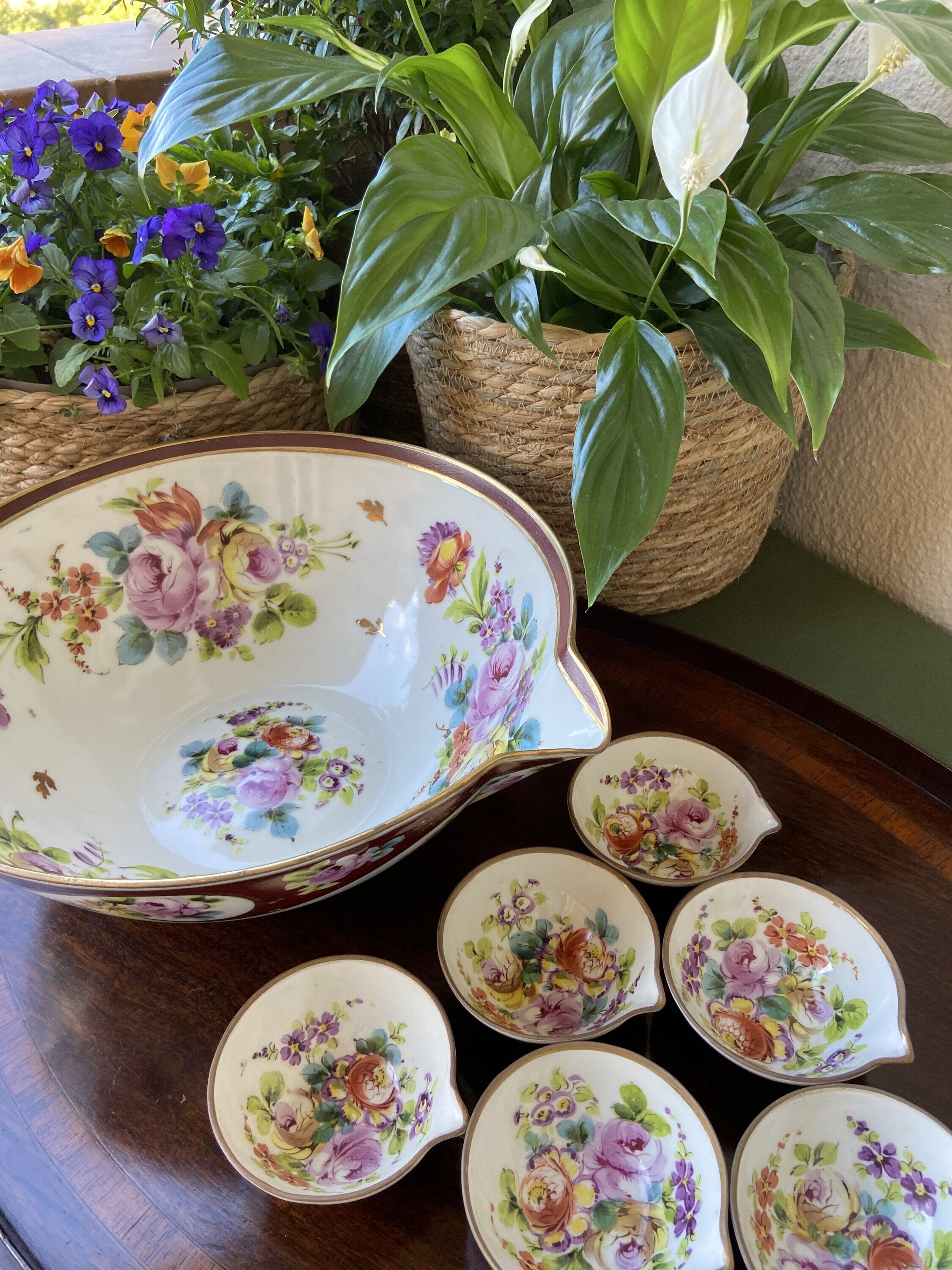 Bol y 6 boles pequeños en porcelana alemana "Meissen".
