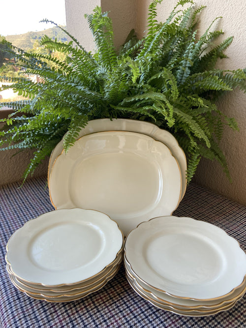 2 fuentes y 8 platos de postre en porcelana "Bidasoa".