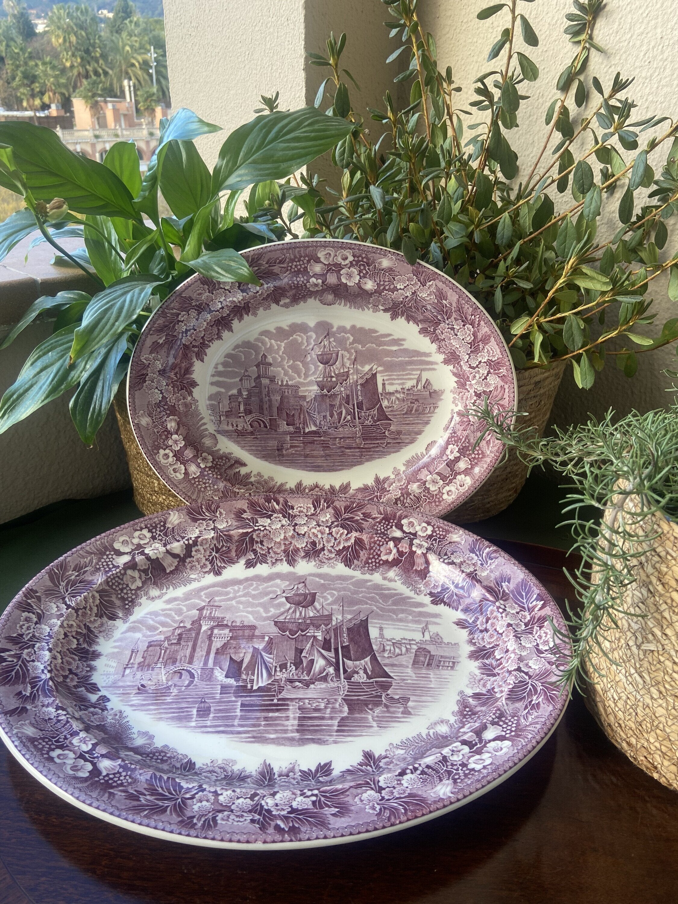 Fuentes en porcelana inglesa "Wedgwood".