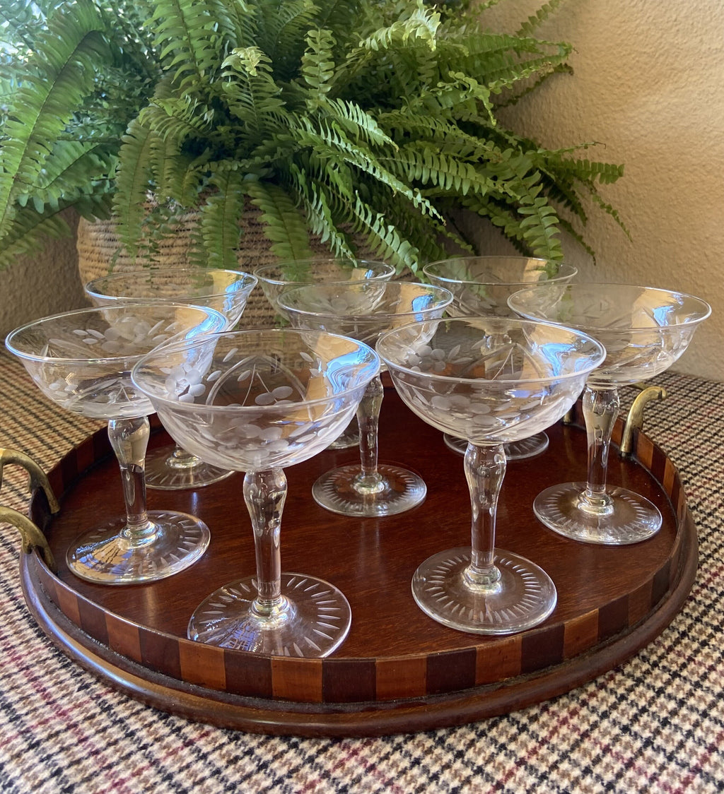 8 copas cava en vidrio  tallado.