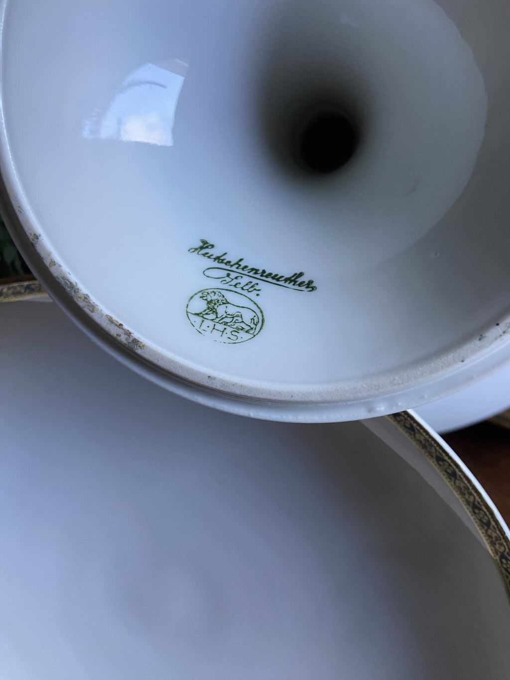 Pareja de fruteros/pasteleros en porcelana blanca "Hutstenreuther".