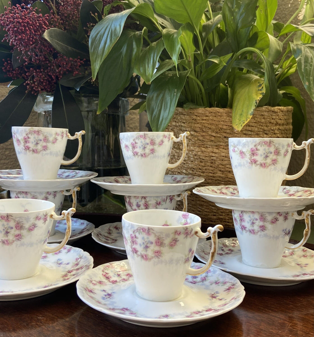 7 tazas de moka, en fina porcelana francesa  "J.P."  de Limoges.