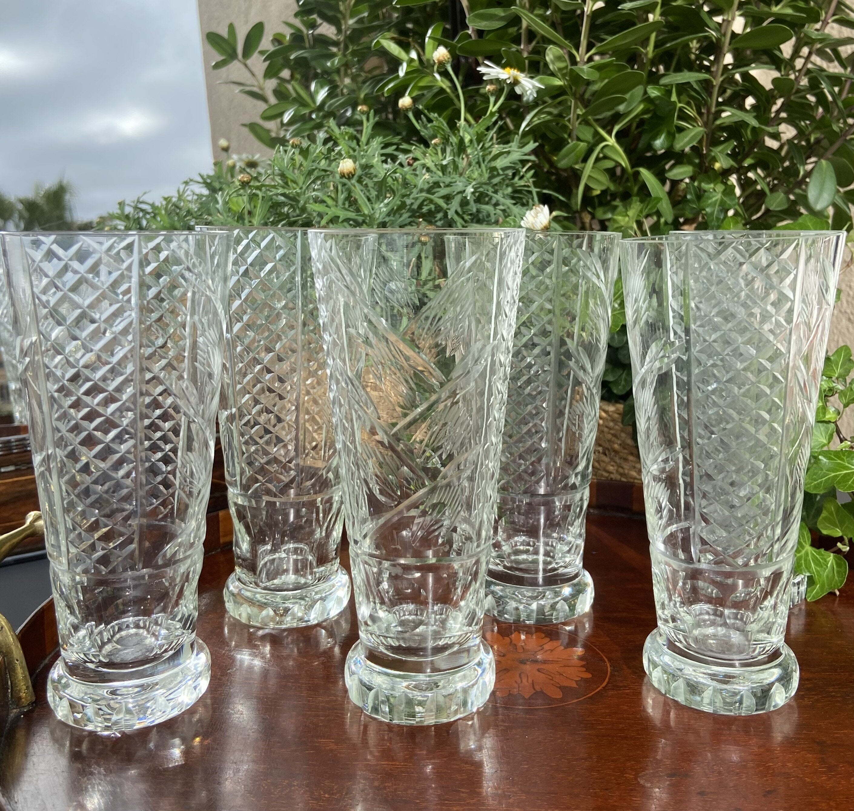 6 vasos de refresco en vidrio tallado.