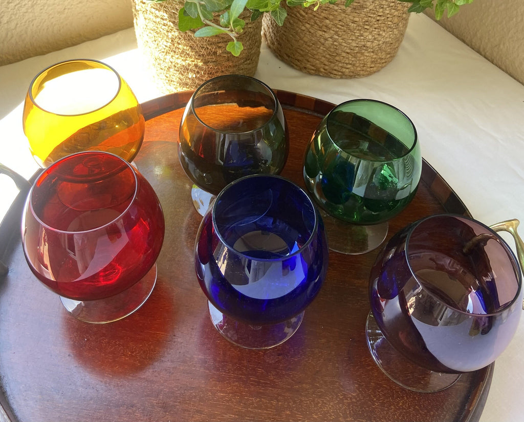 6 copas de diferentes colores