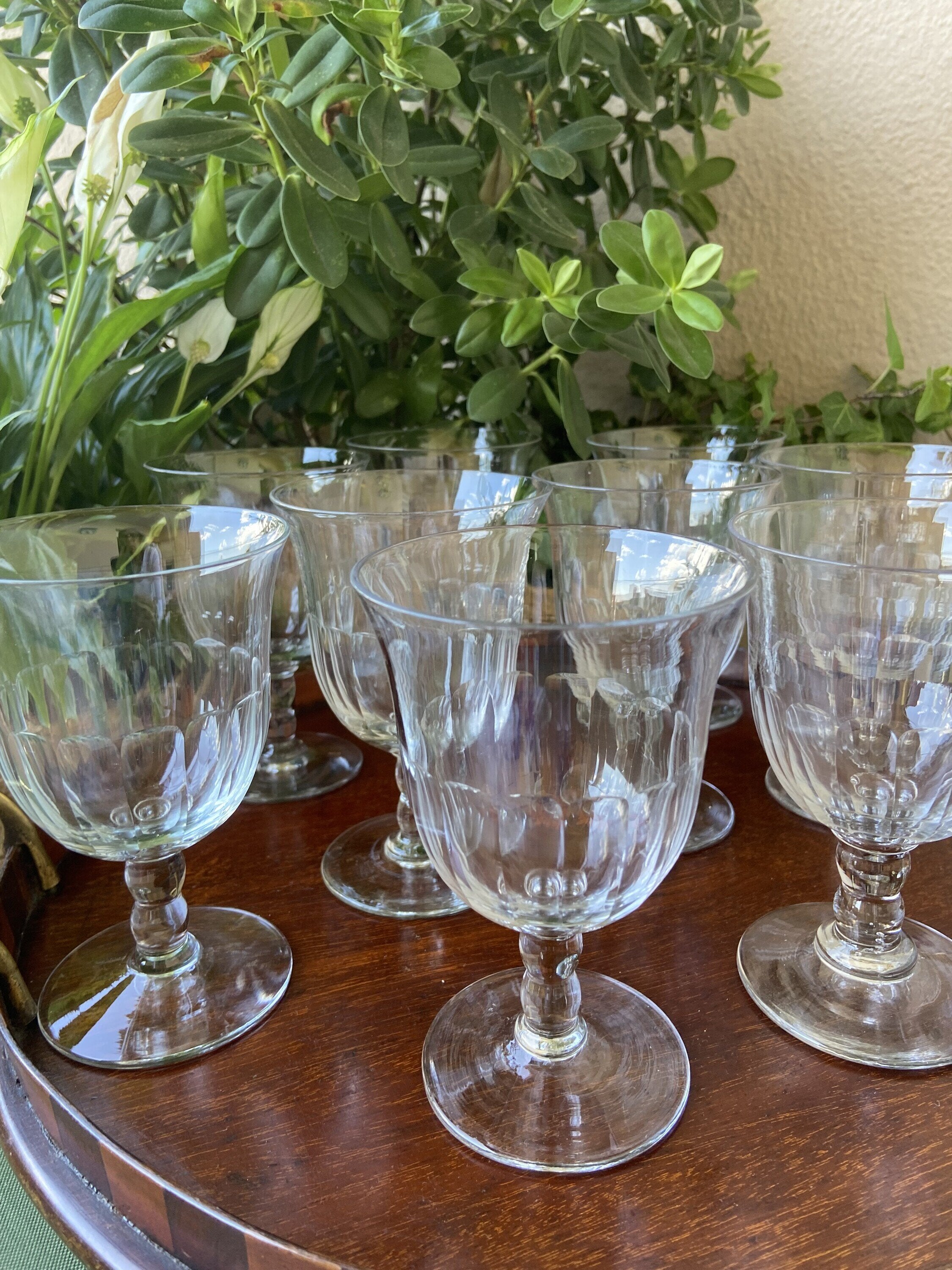 9 copas en cristal tallado.