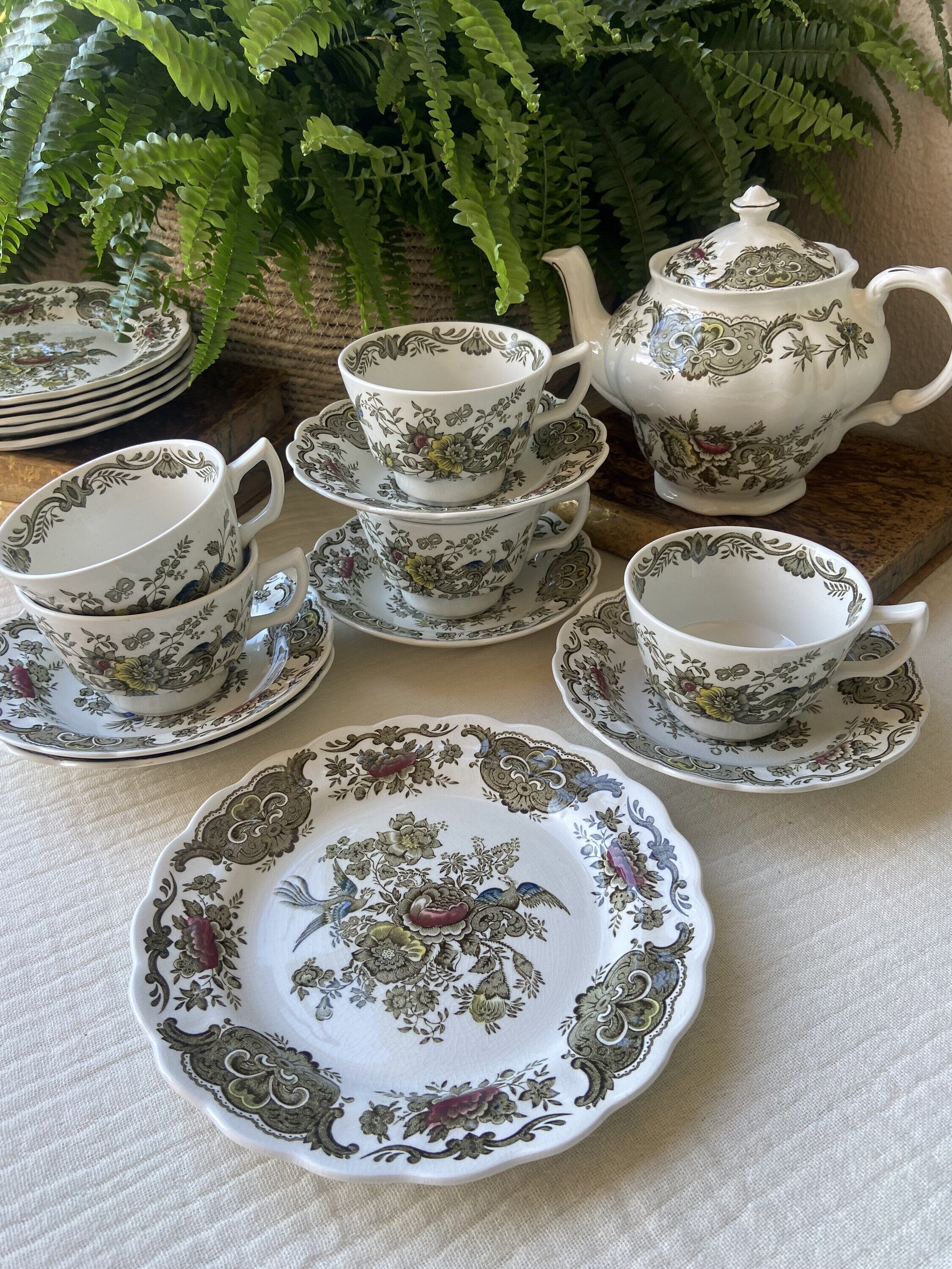 Tetera, 5 tazas de té/desayuno y 5 platos merienda en loza inglesa "Ridgway"