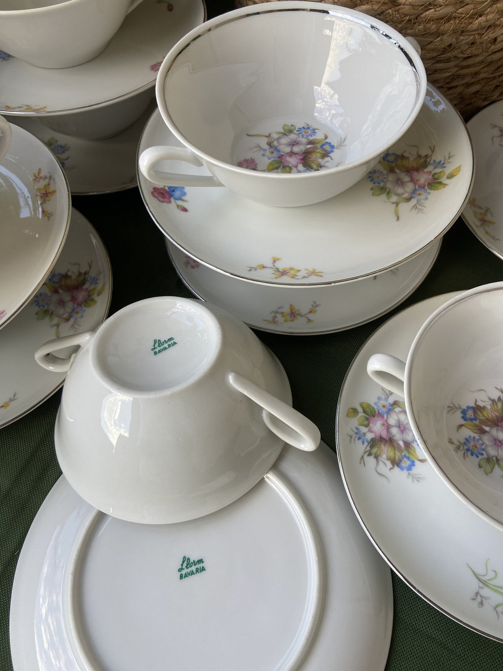 9 tazas consomé en porcelana alemana "Llorm" Bavaria.