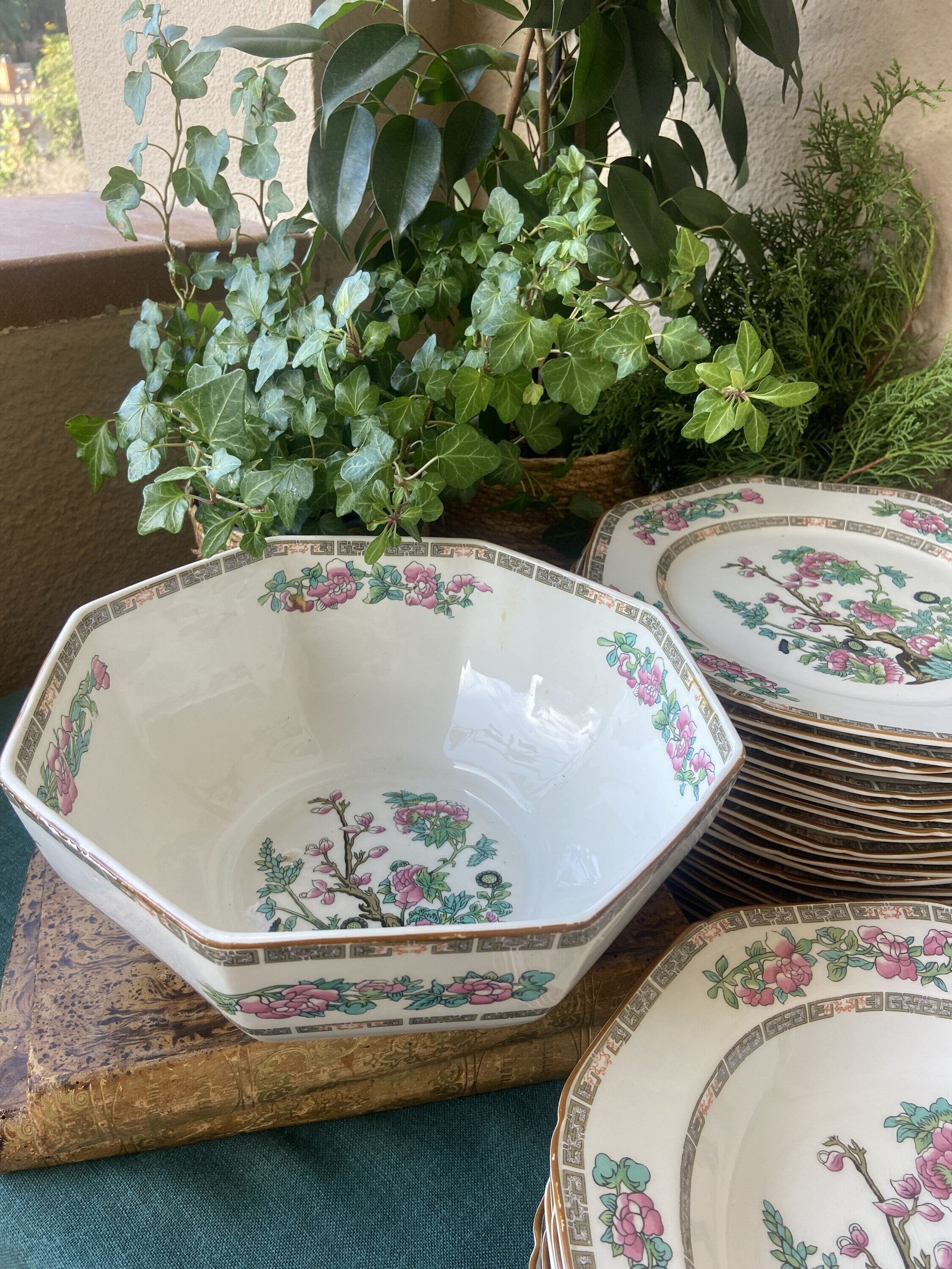 Vajilla en fina porcelana inglesa "Wood & Sons"