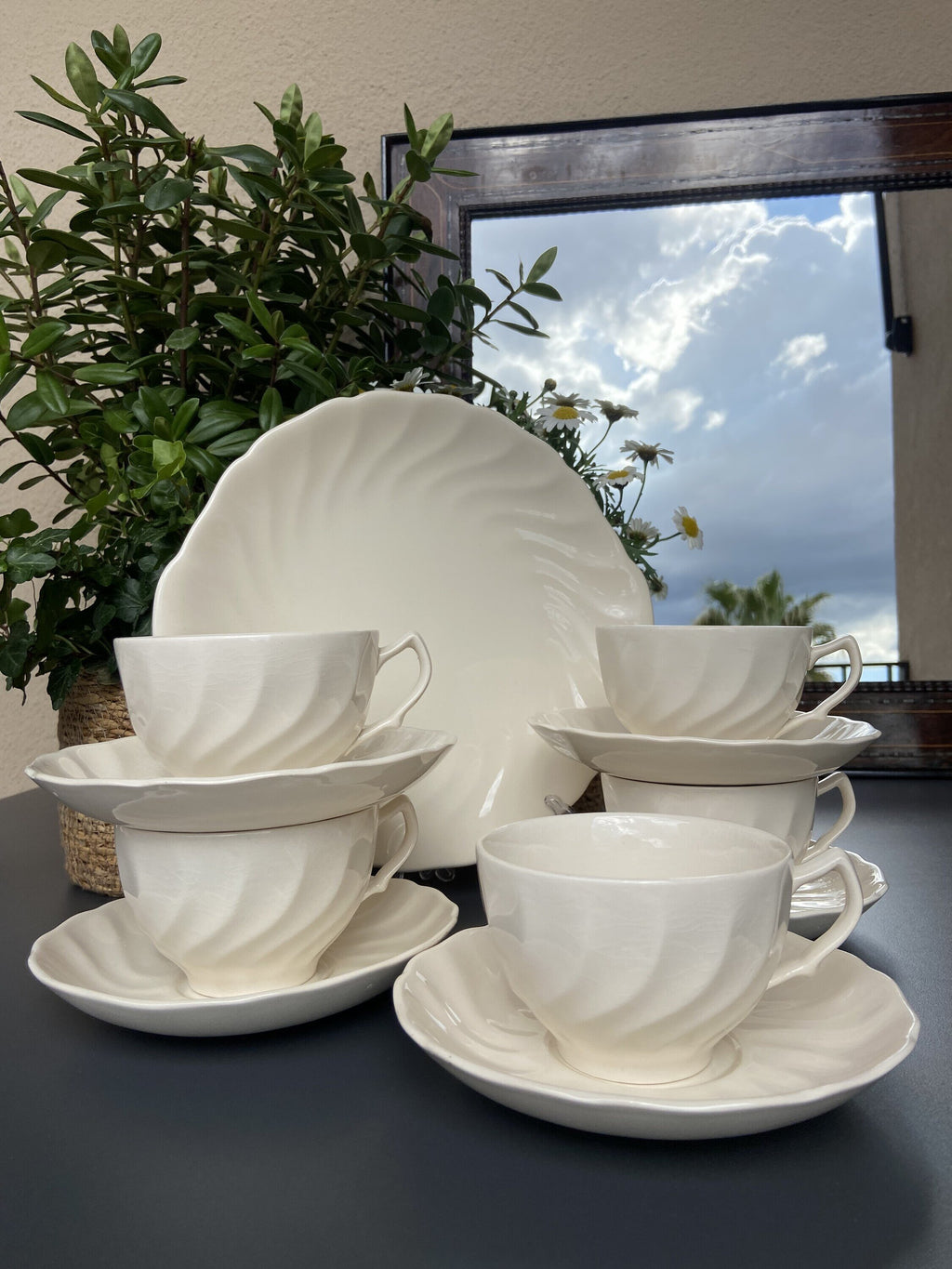 Fuente de pastas y 5 tazas té en loza inglesa "Johnson Brothers".
