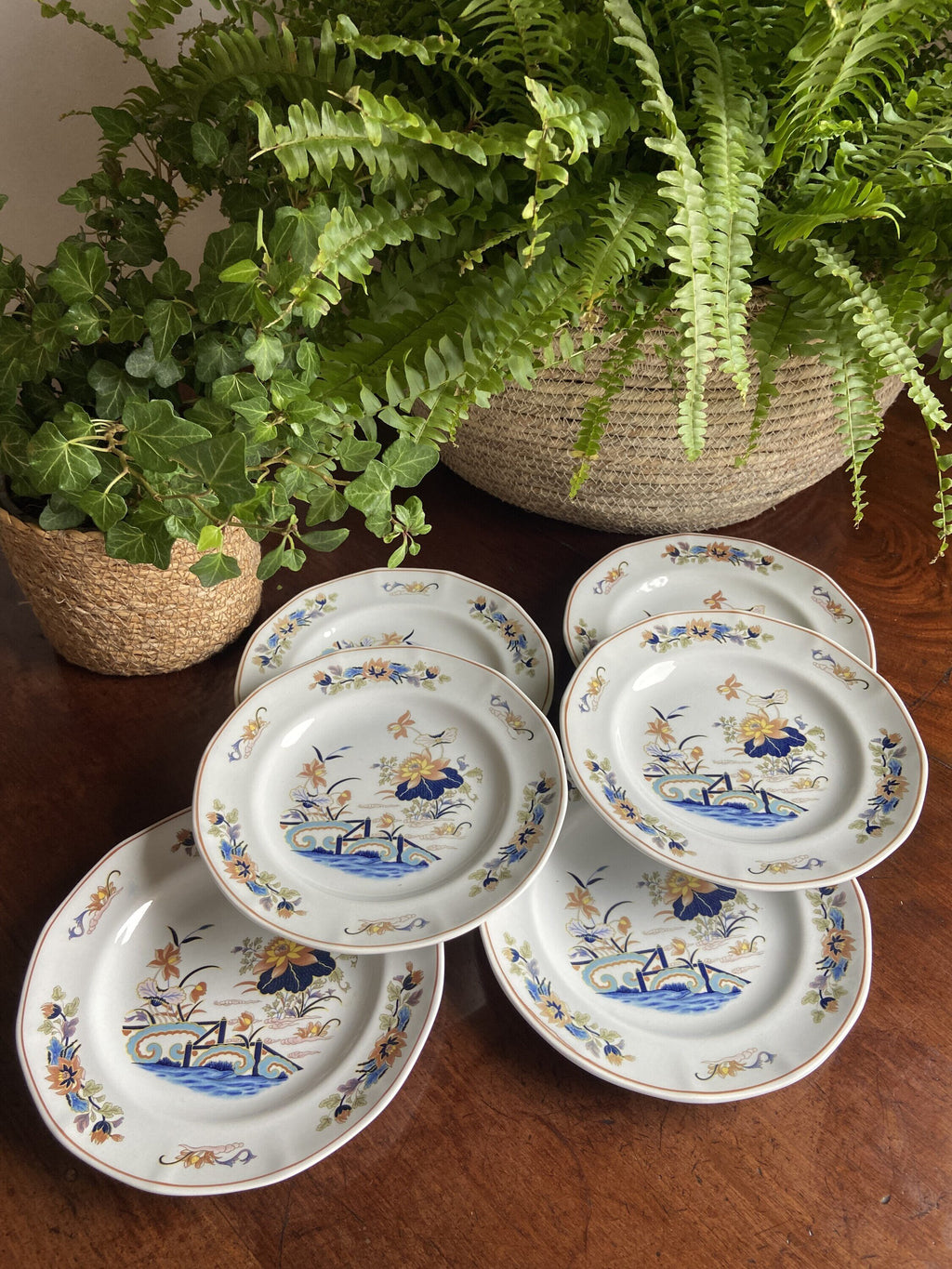 6 platos de merienda y bol en porcelana inglesa "Wedgwood"
