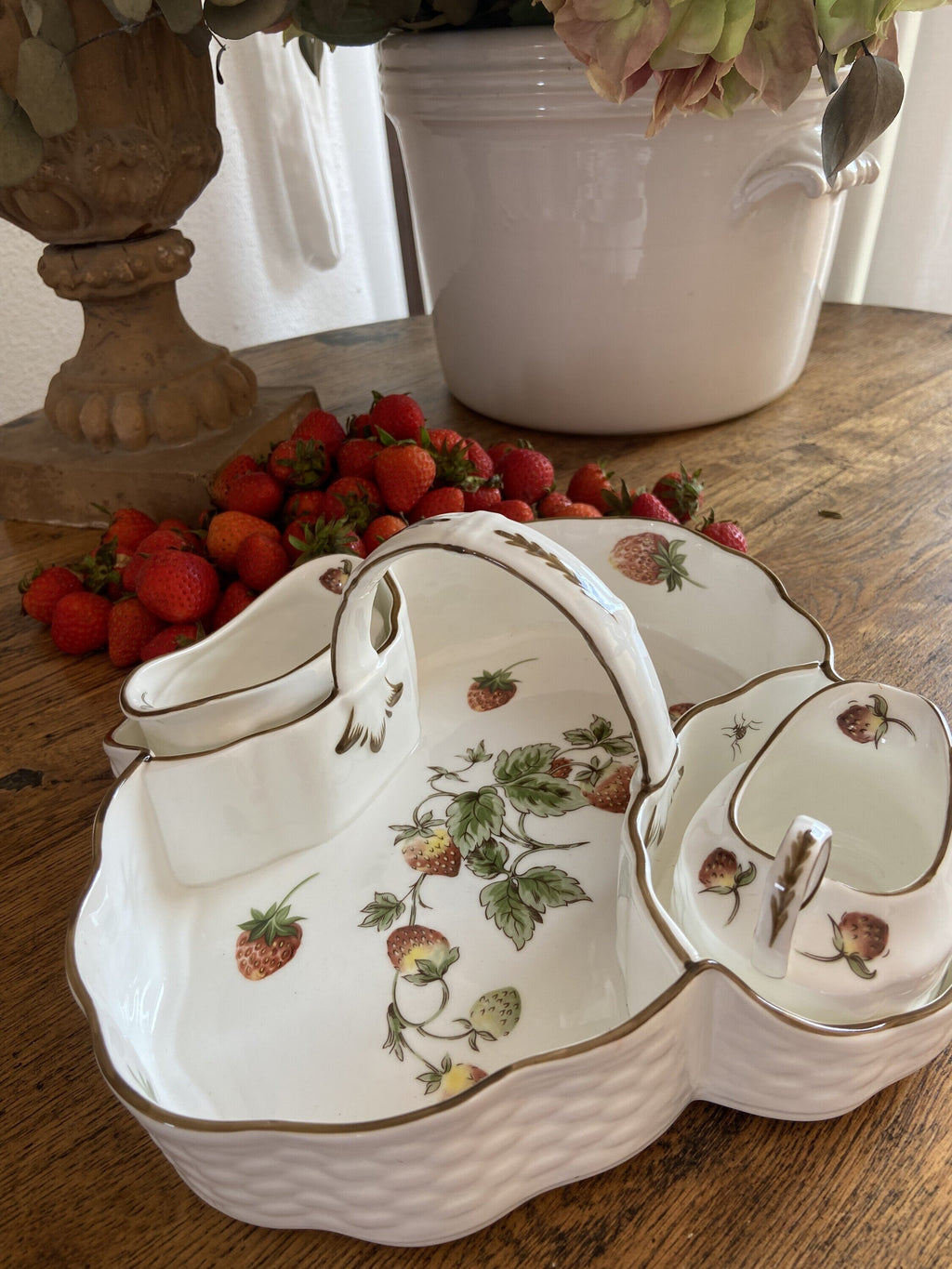 Cesta en porcelana inglesa "Copeland".