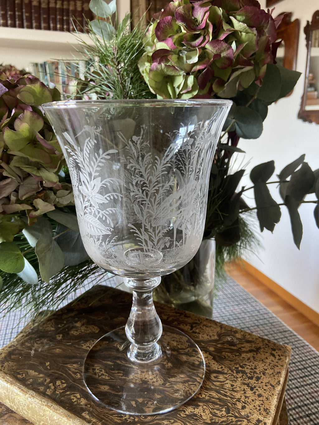 Copa de cristal soplada y serigrafiada.
