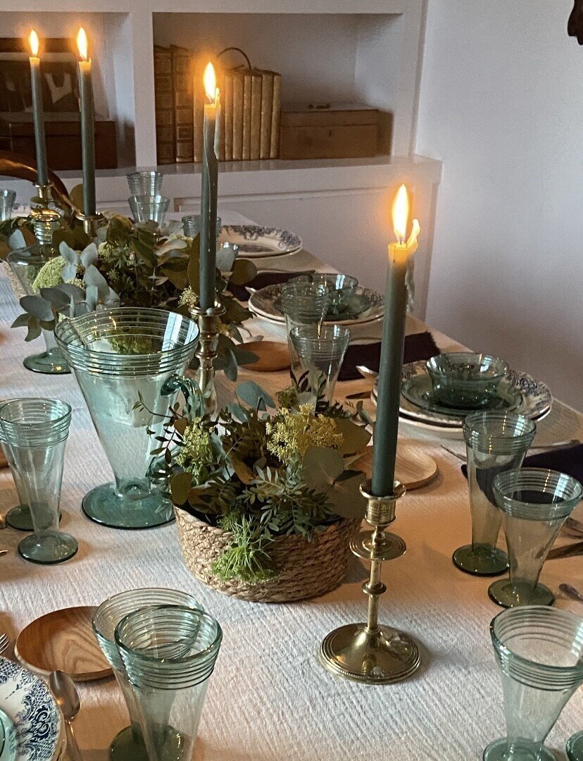 Pareja de candelabros de latón.